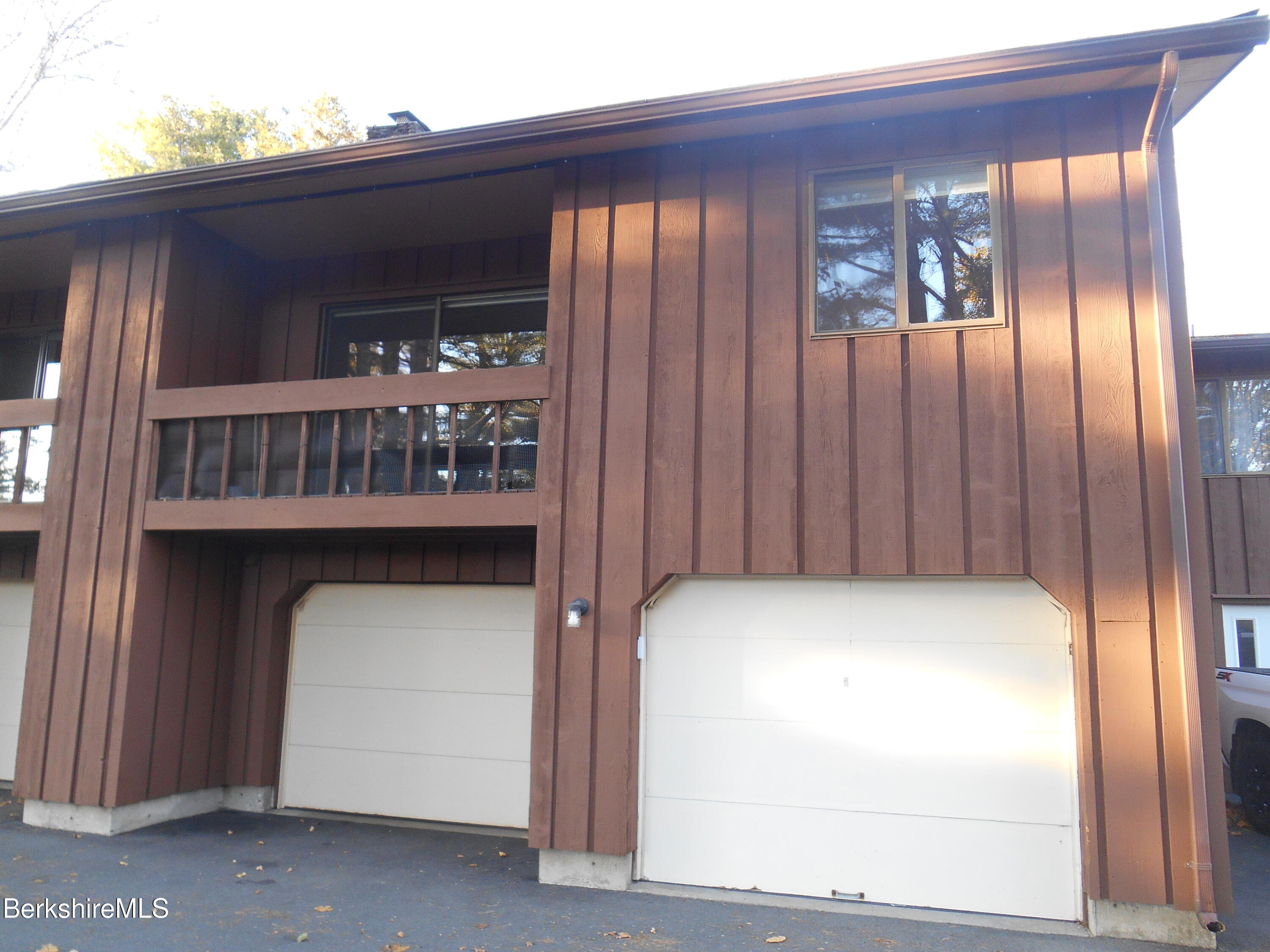40 Churchill Crest Crest