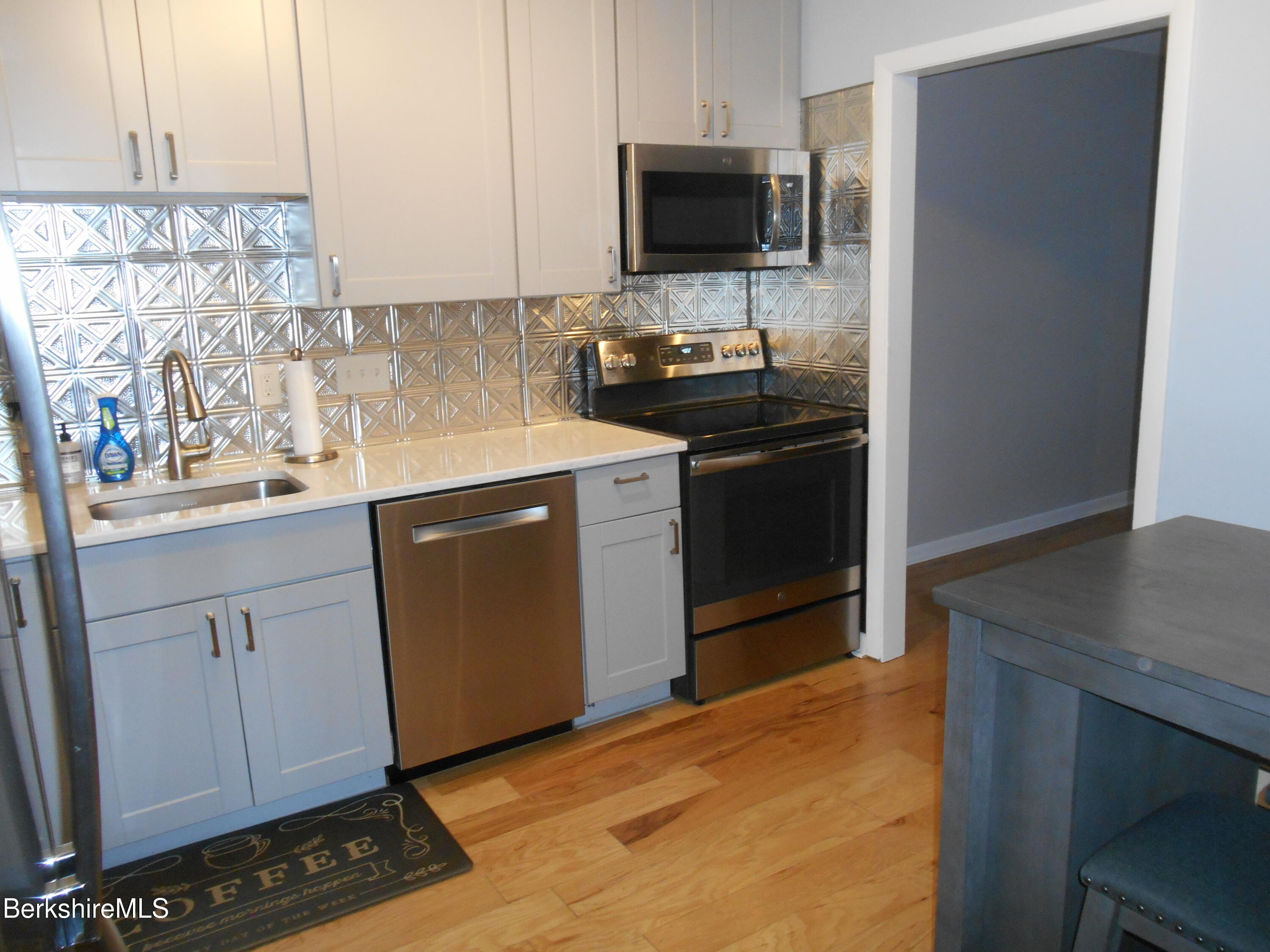 40 Churchill Crest Crest