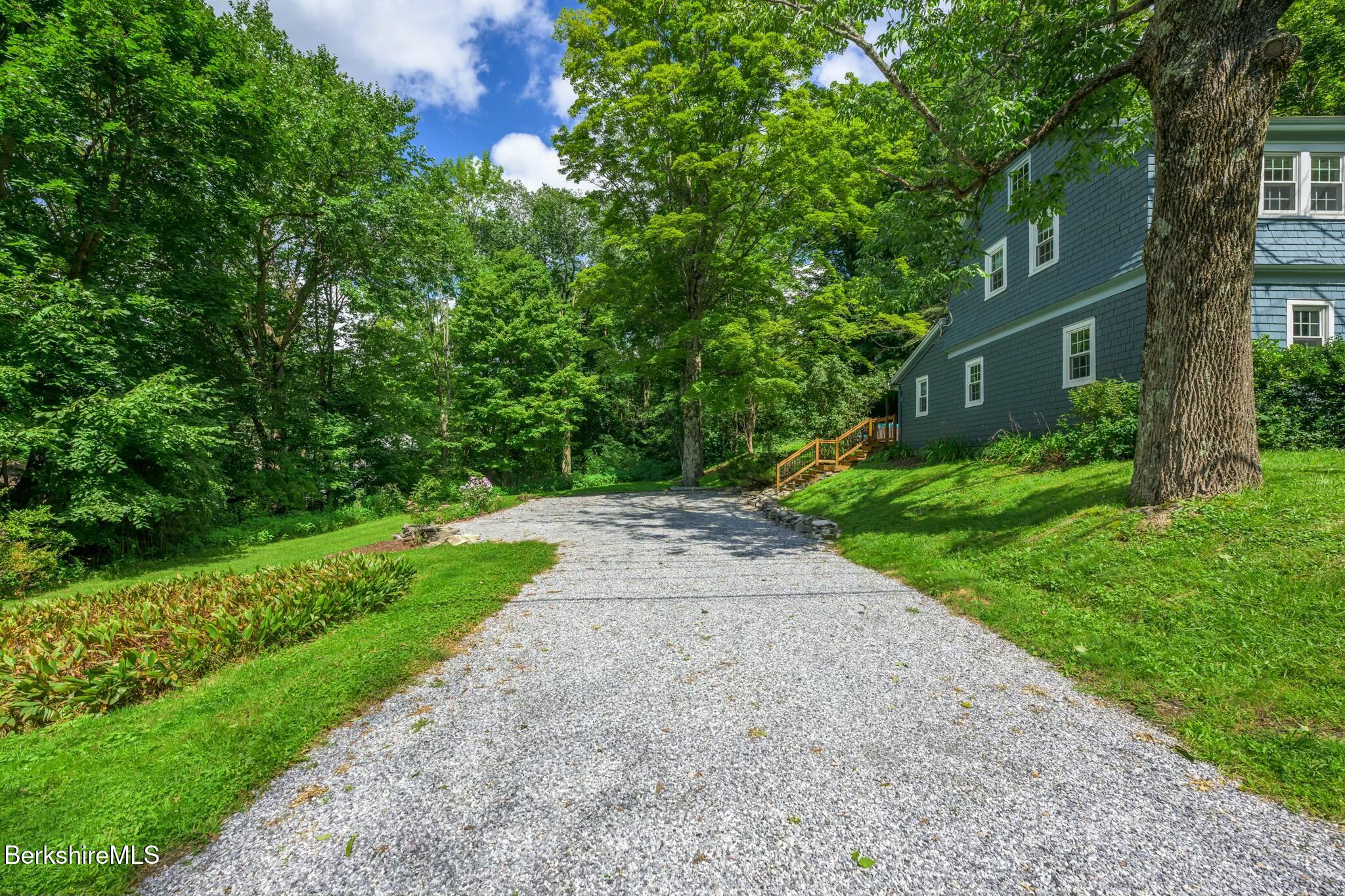 17 Stockbridge Rd