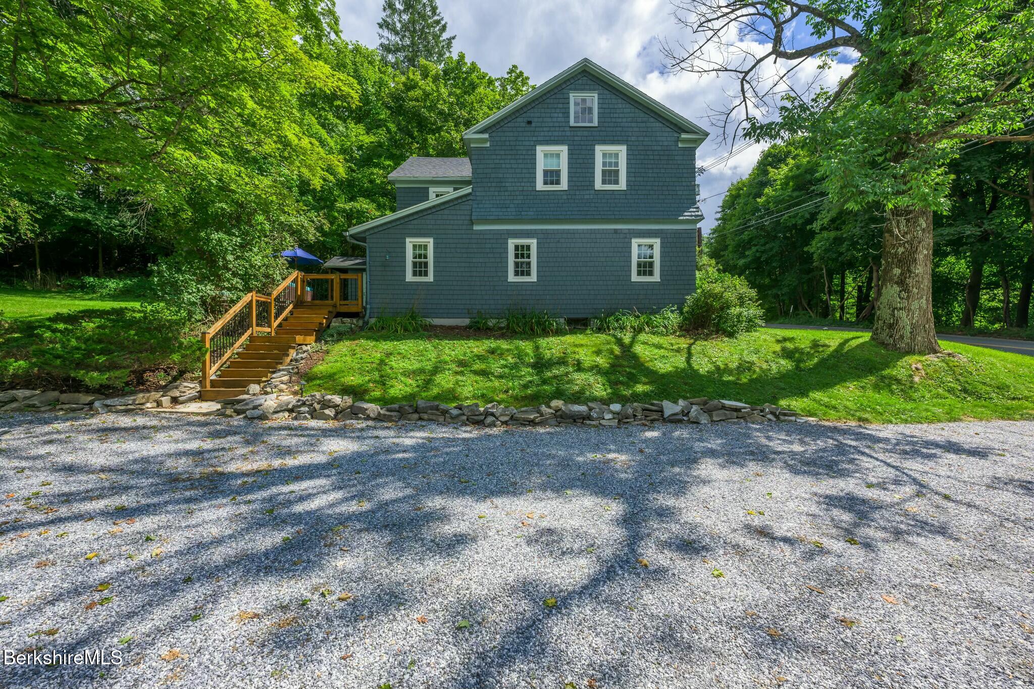 17 Stockbridge Rd