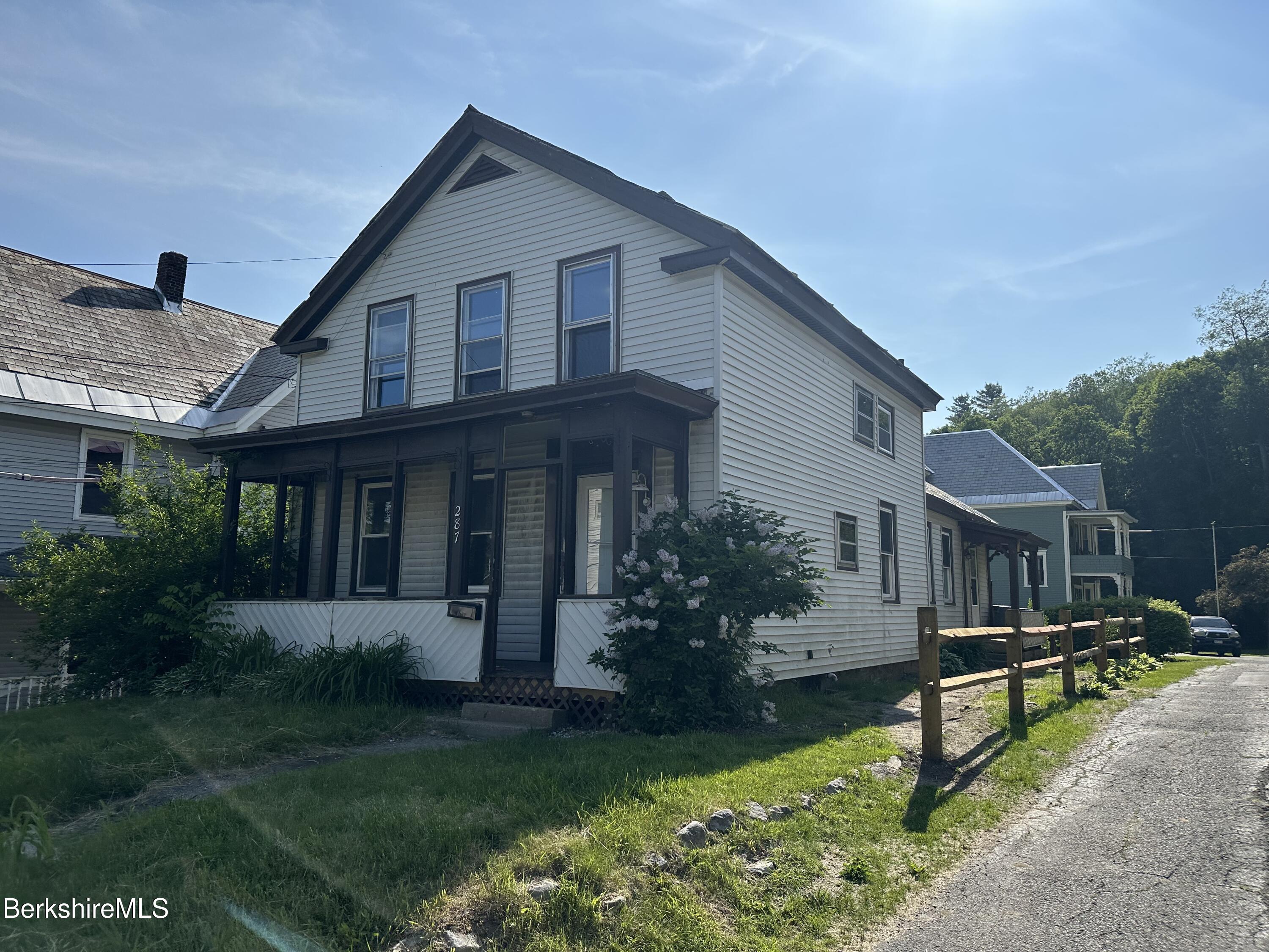 287 Houghton St