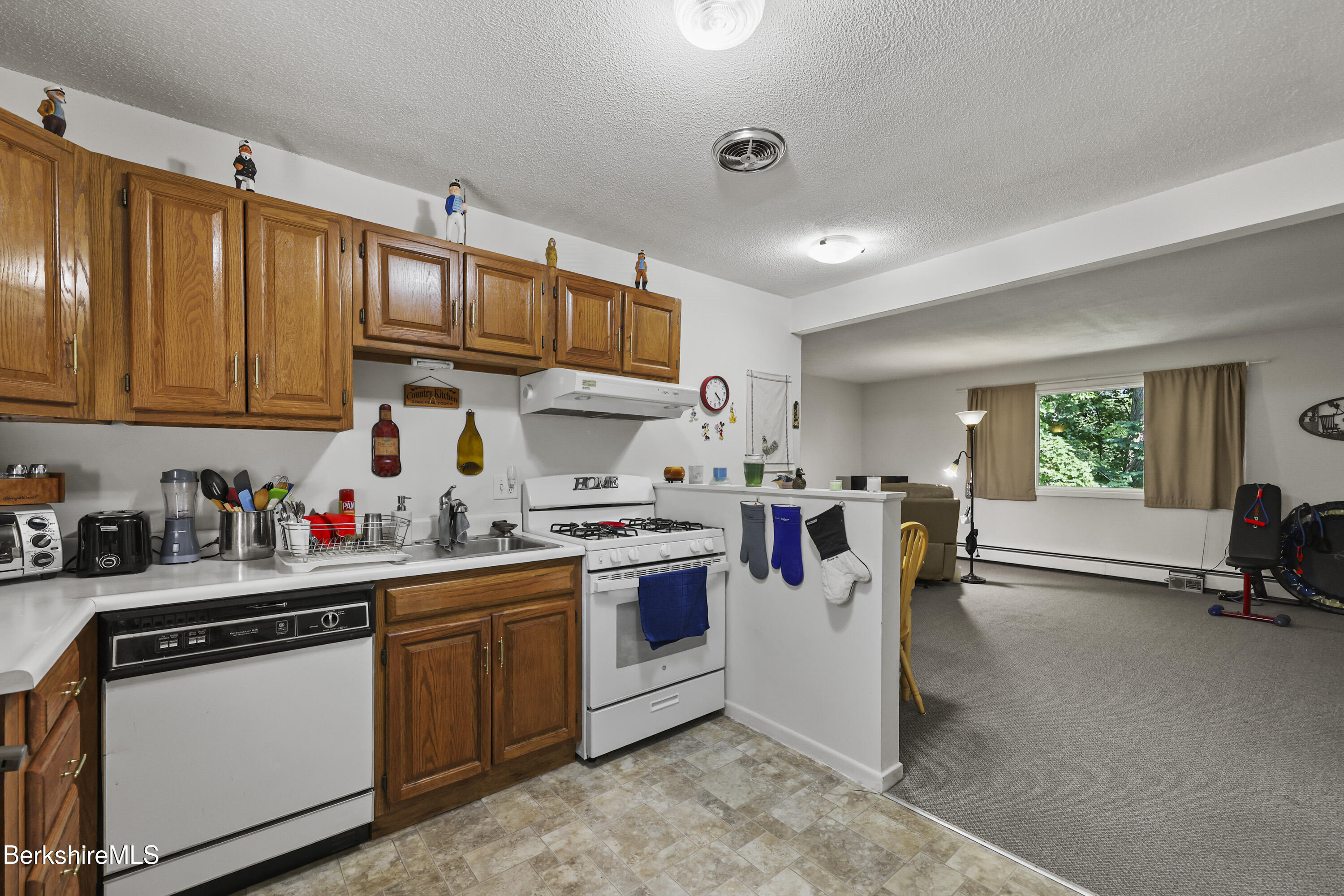 3-8 Morgan Manor, 3-8