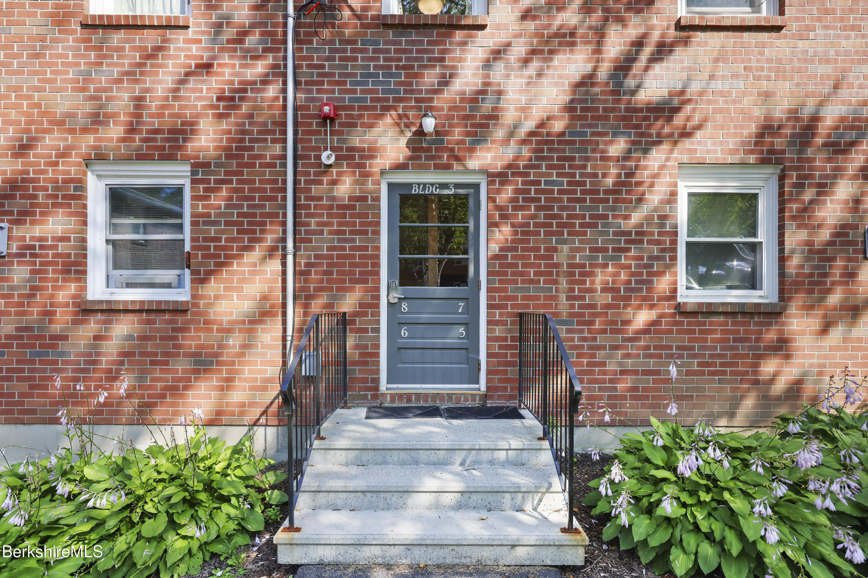 3-8 Morgan Manor, 3-8