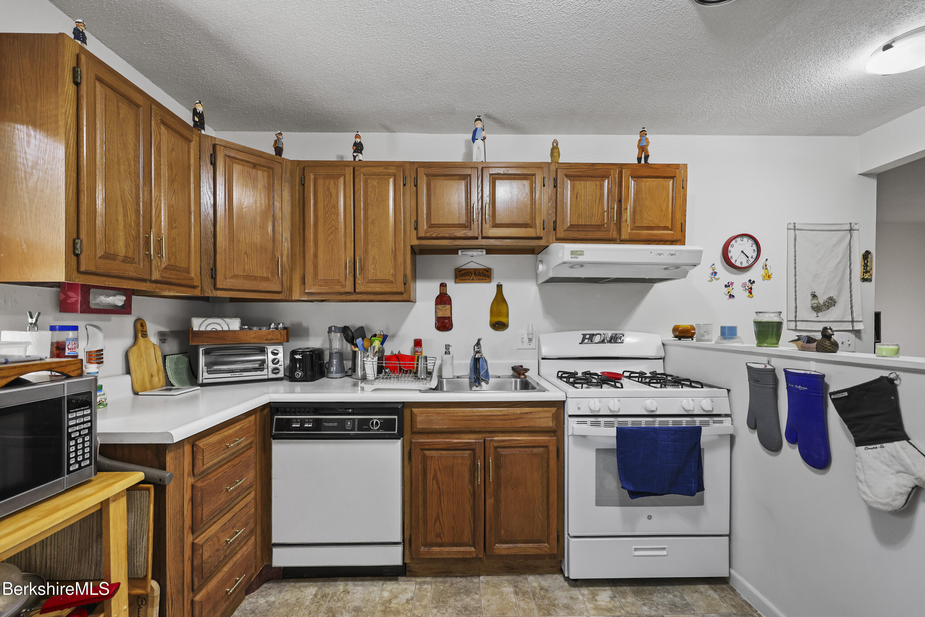 3-8 Morgan Manor, 3-8