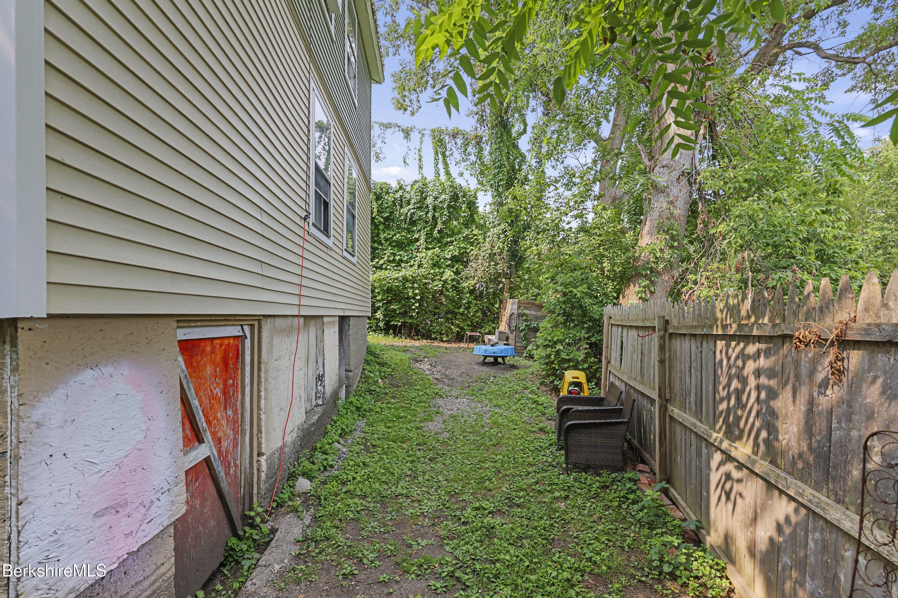 194 Onota St