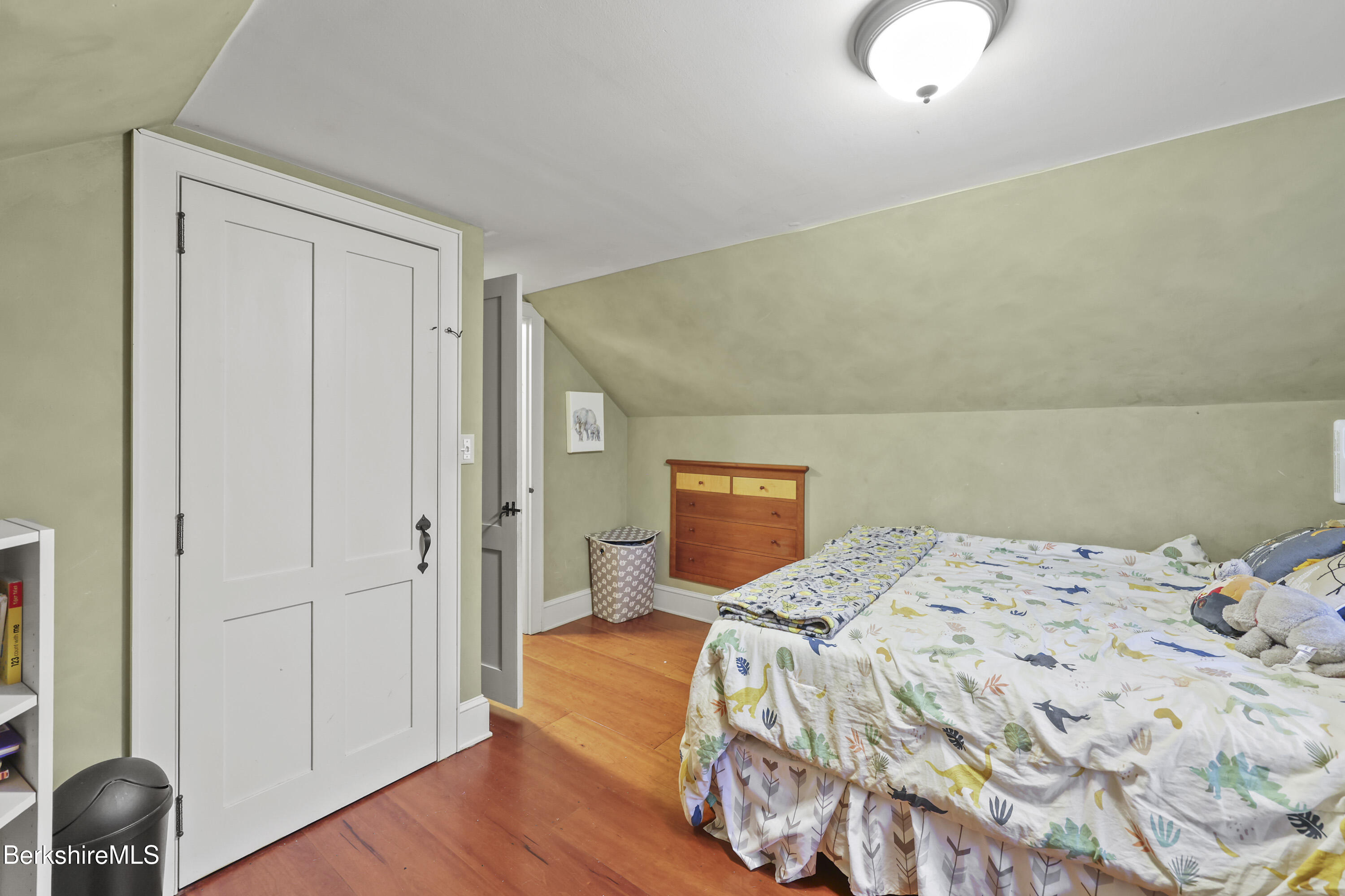 3 Tampa Ct, Pittsfield