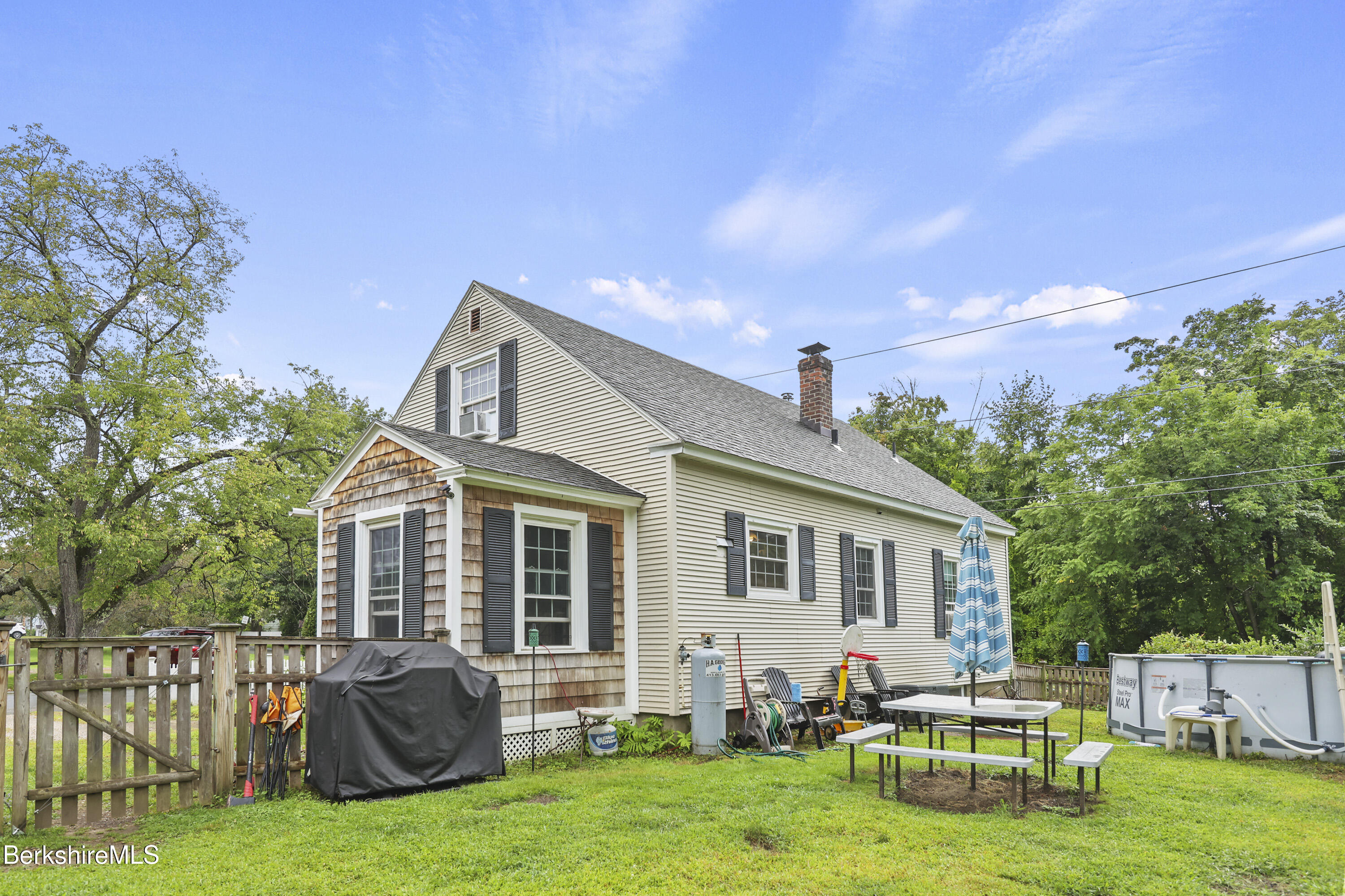 3 Tampa Ct, Pittsfield