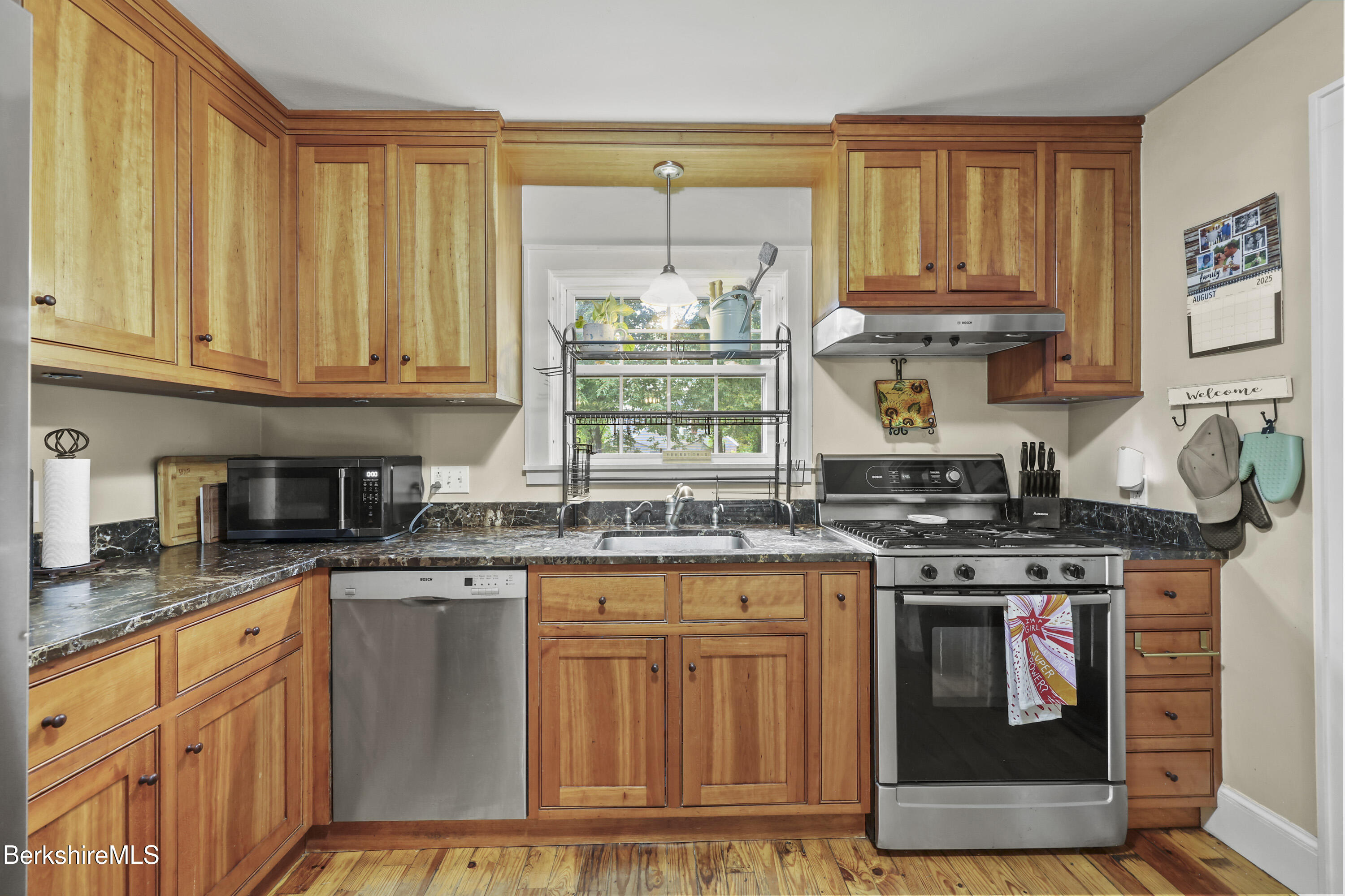 3 Tampa Ct, Pittsfield
