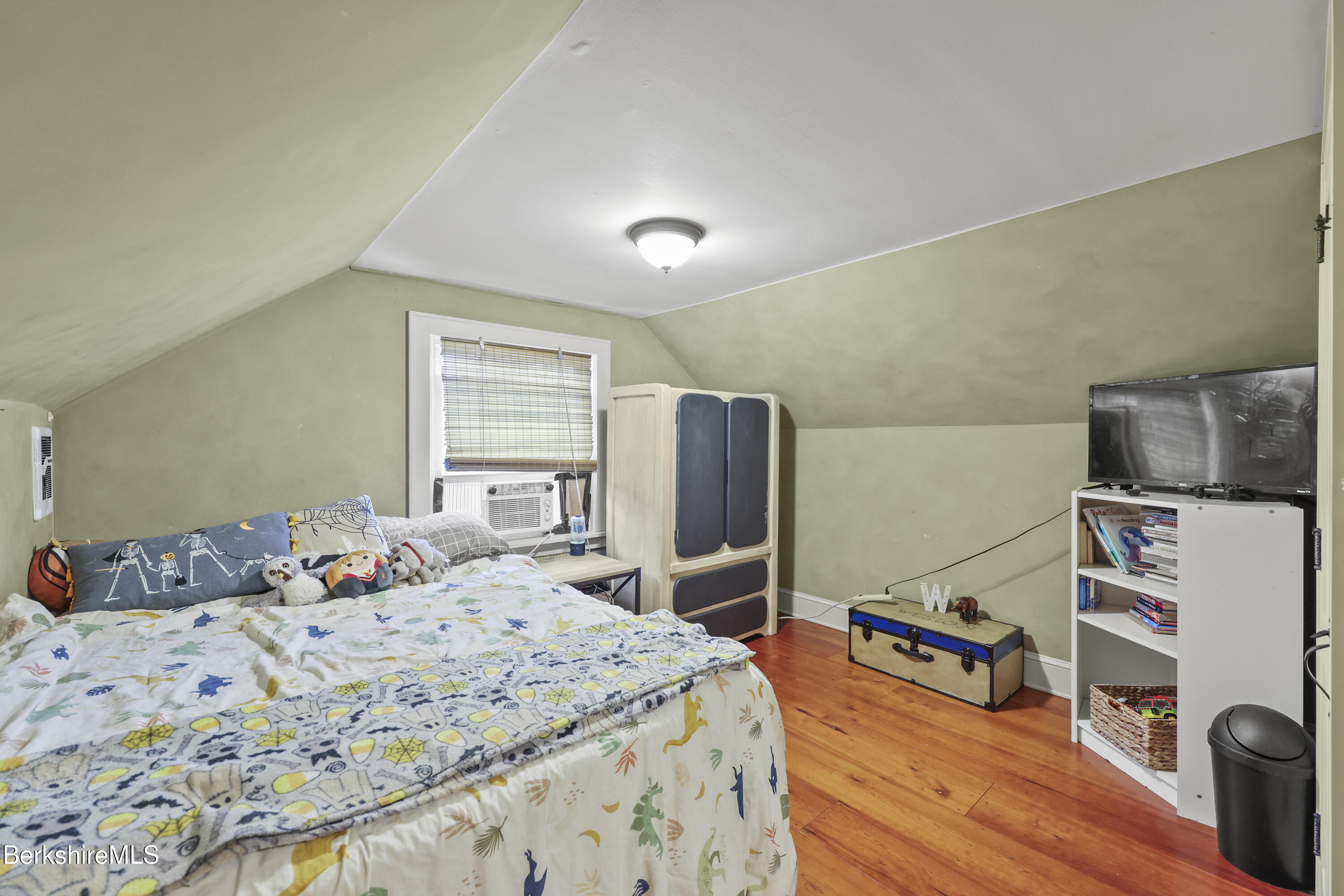 3 Tampa Ct, Pittsfield