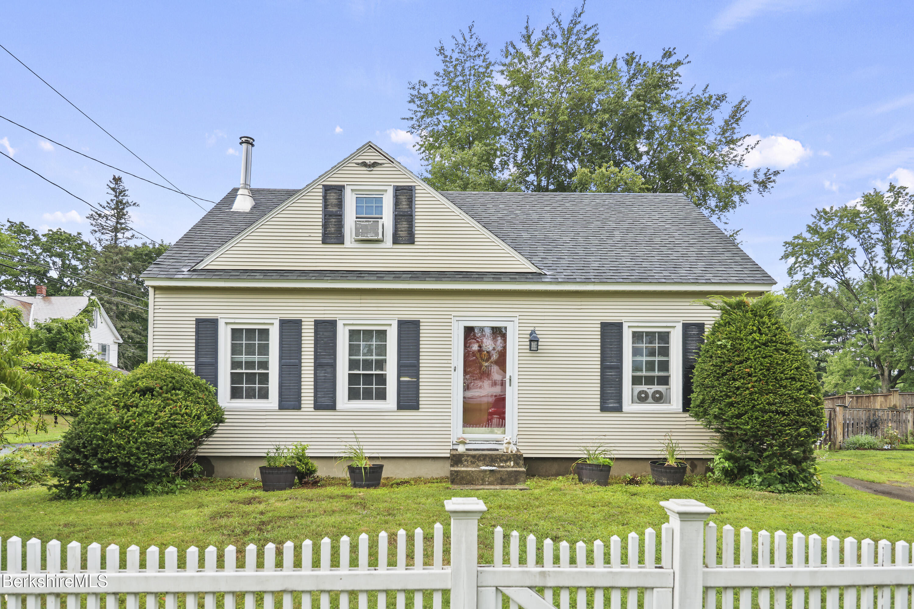 3 Tampa Ct, Pittsfield