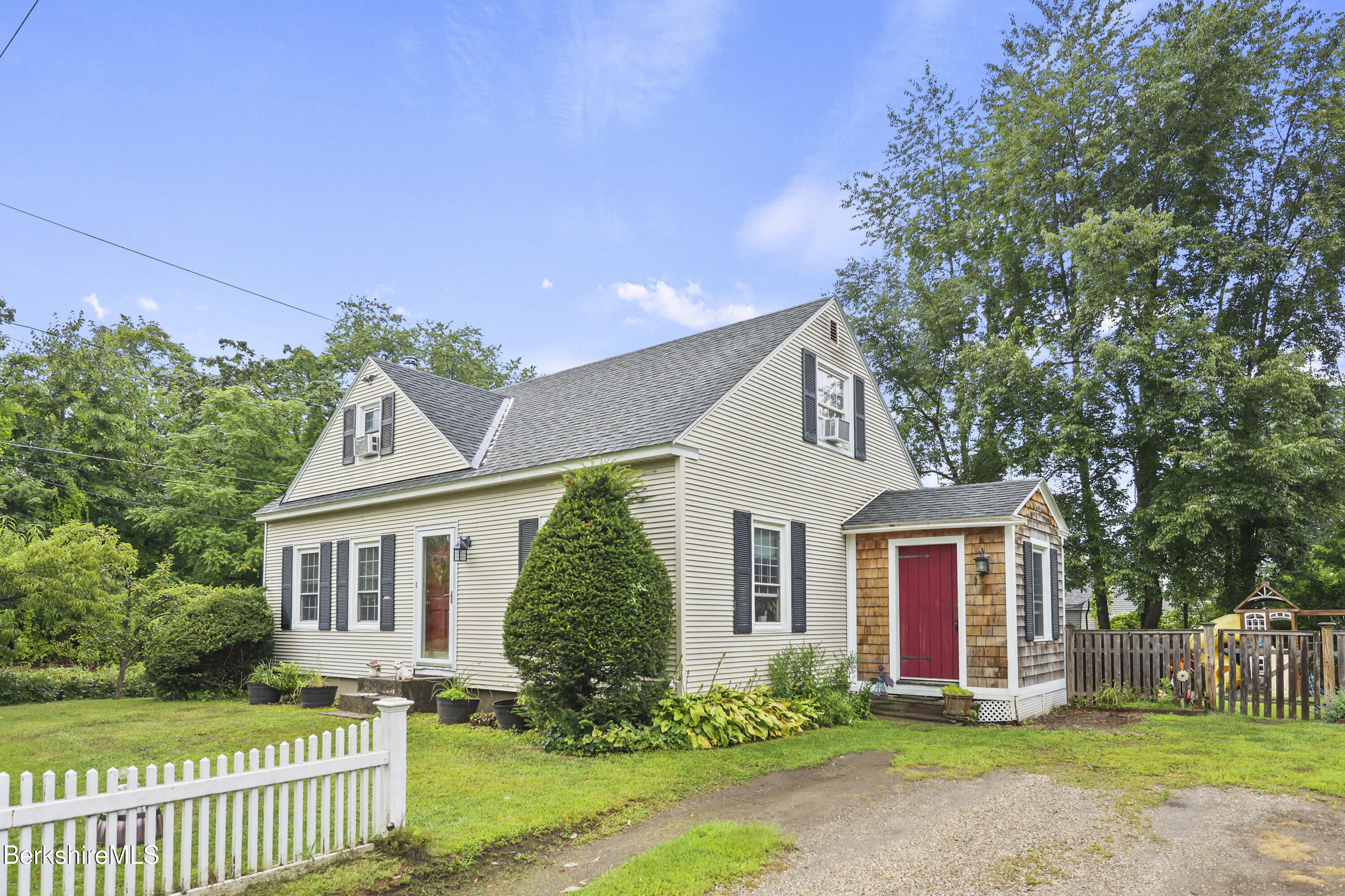 3 Tampa Ct, Pittsfield