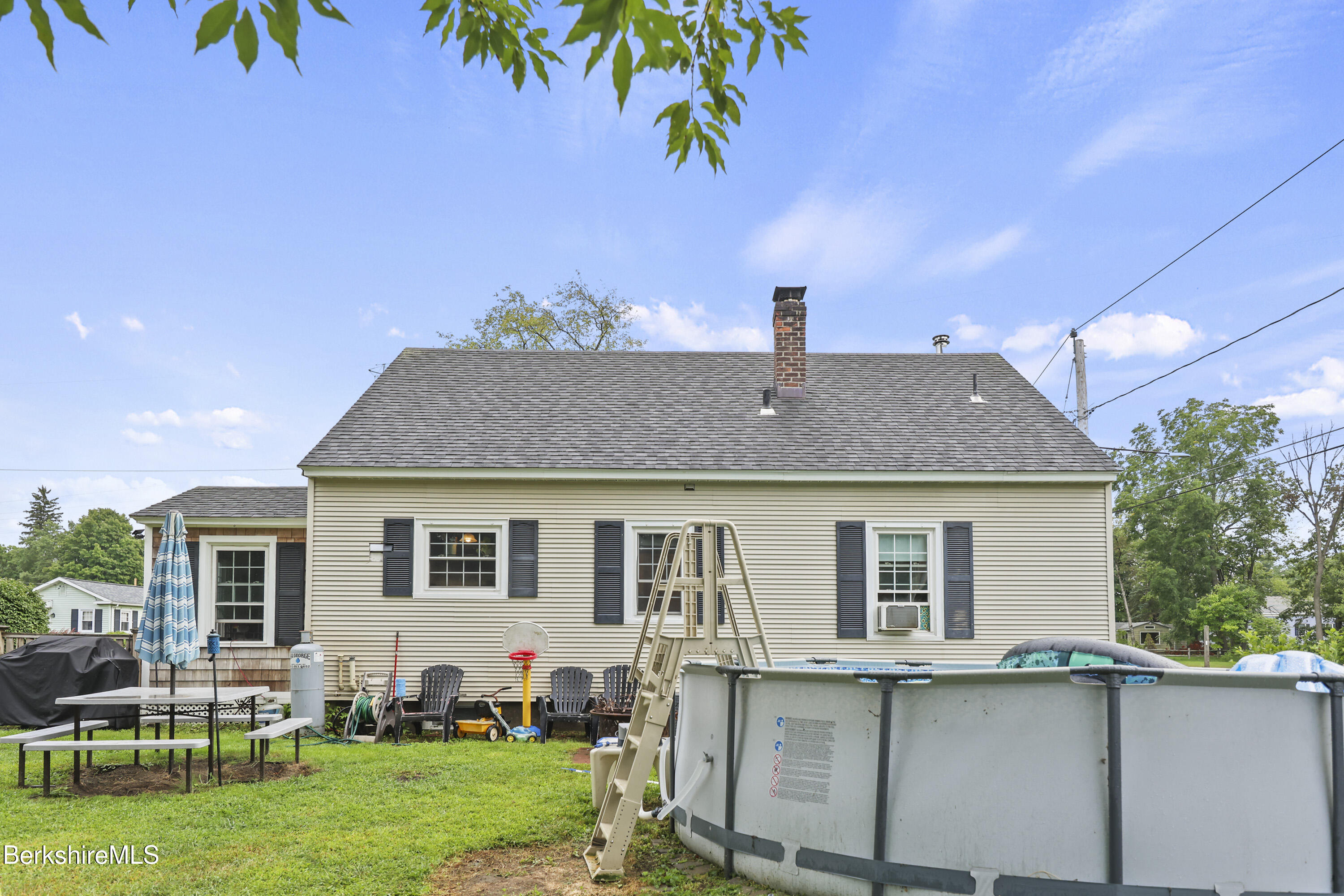 3 Tampa Ct, Pittsfield