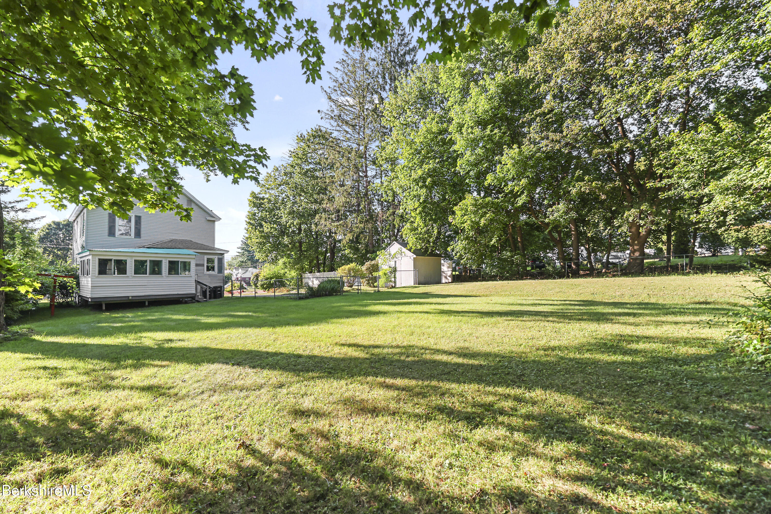 8 Mohegan St