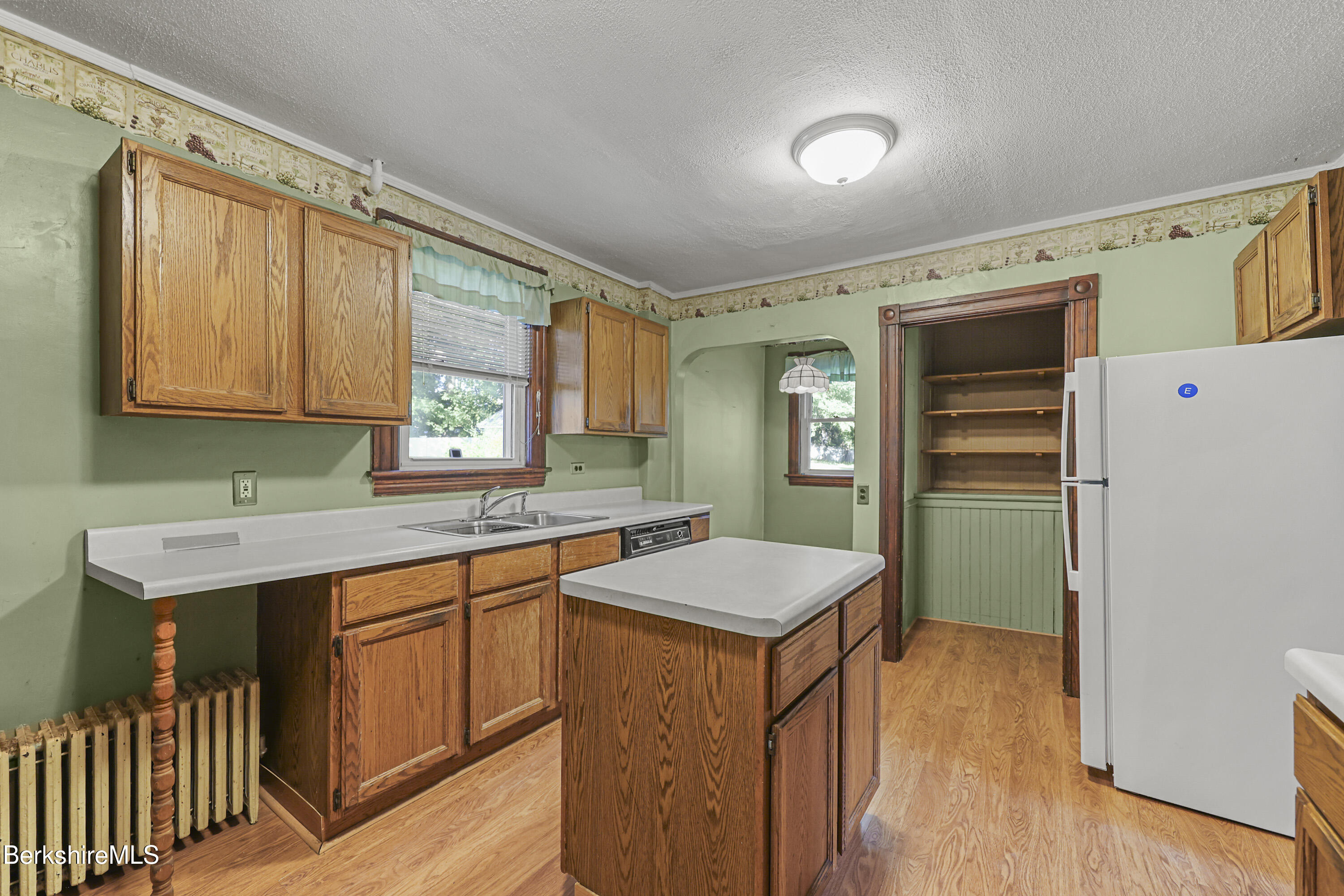 8 Mohegan St