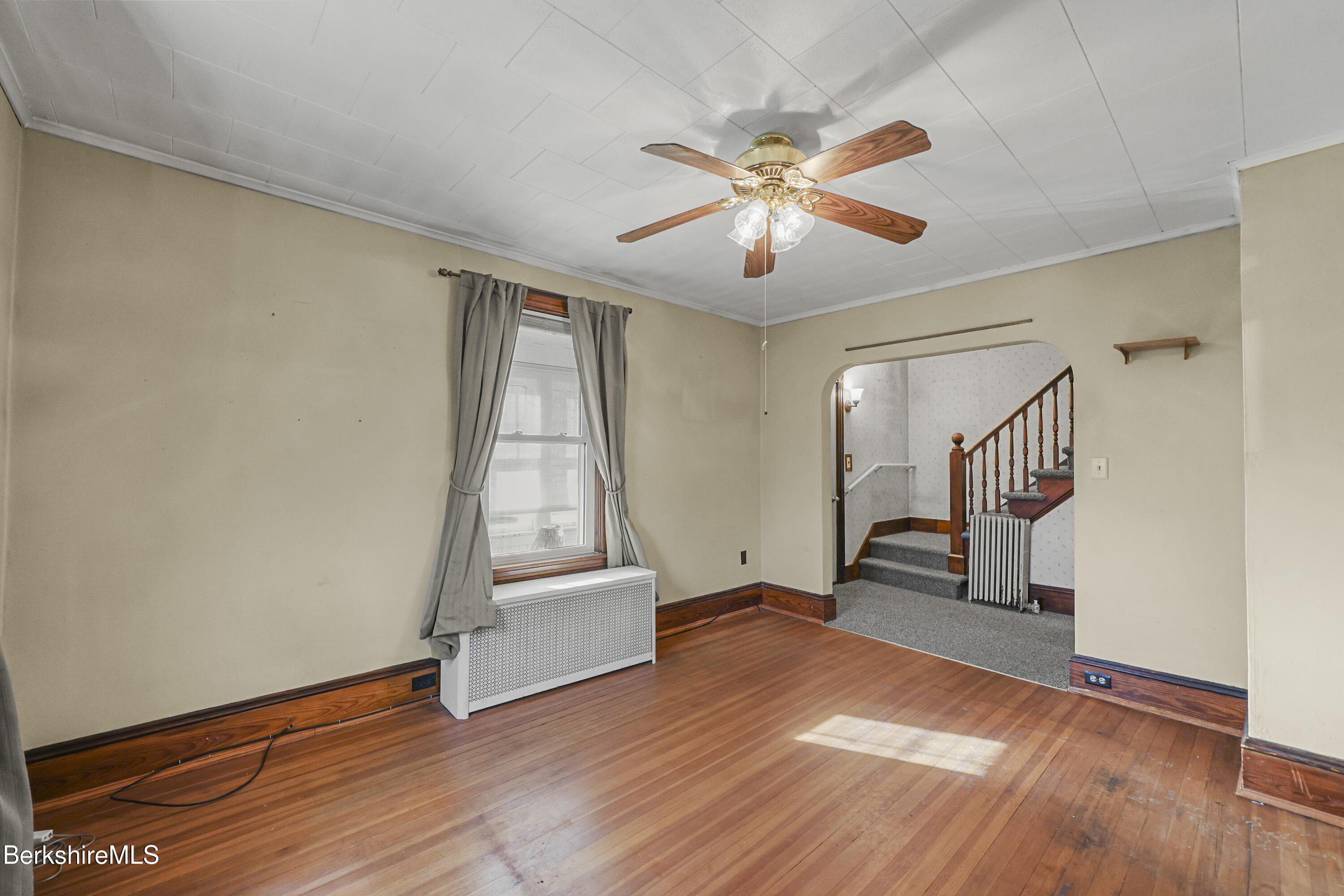 8 Mohegan St