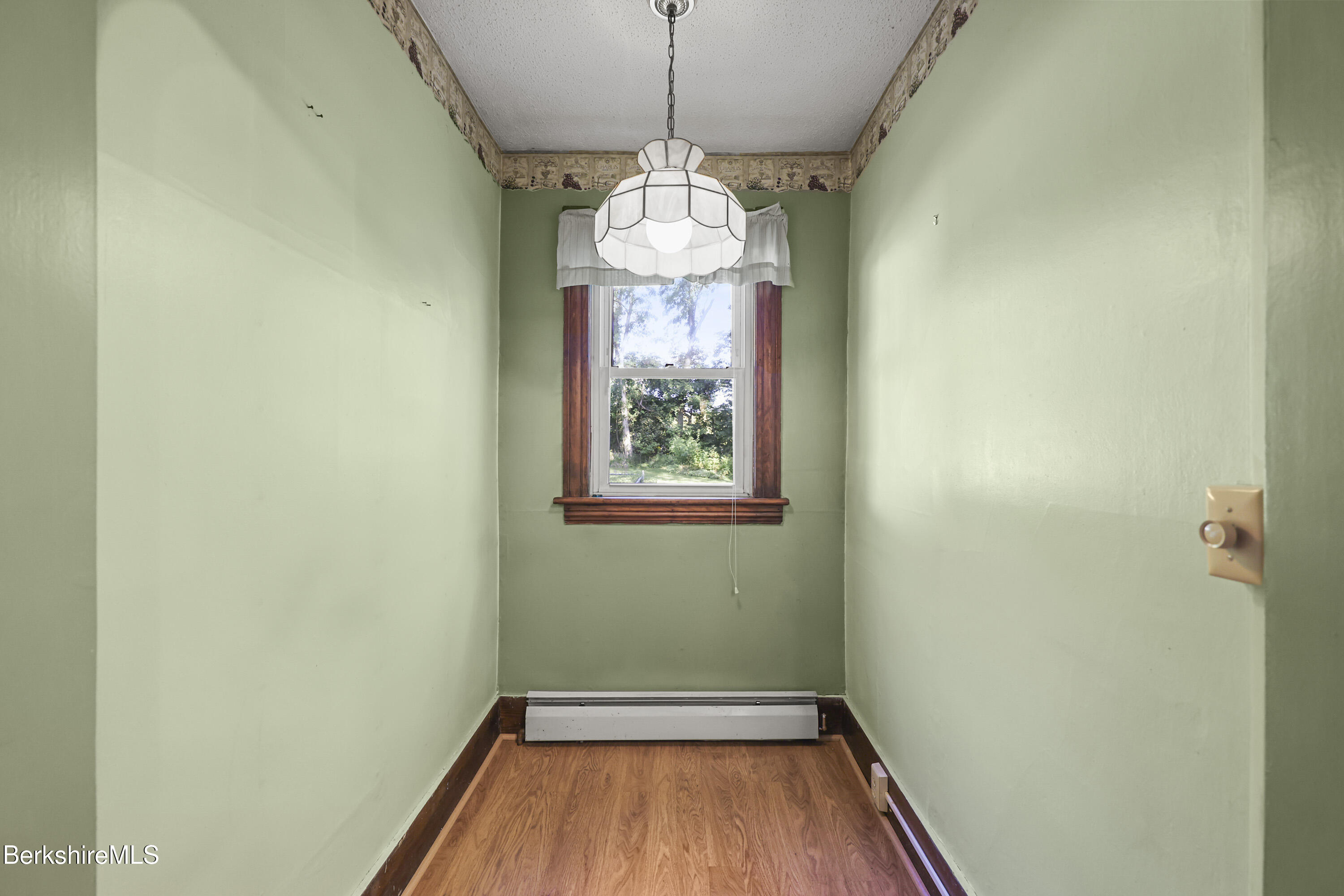 8 Mohegan St