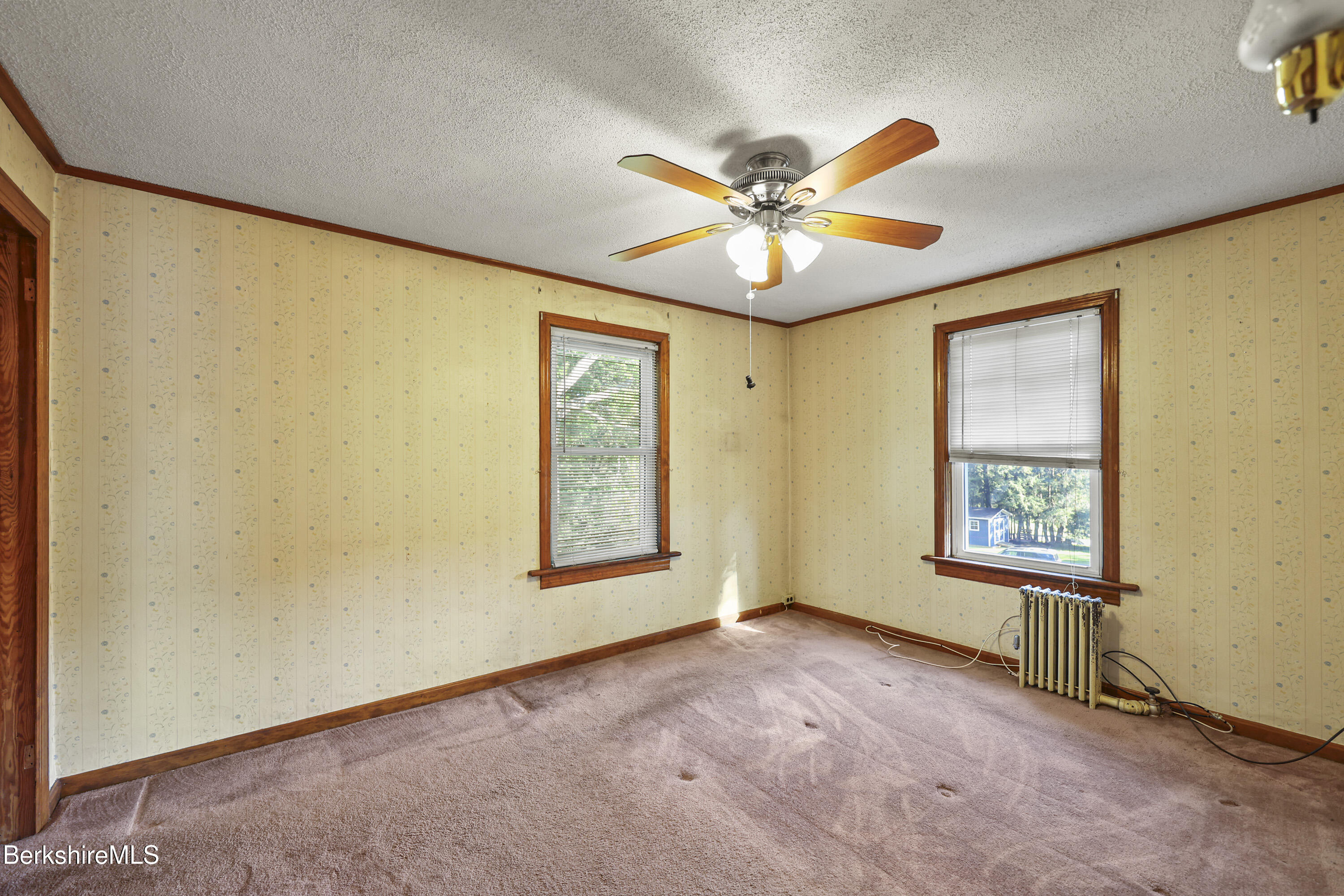 8 Mohegan St