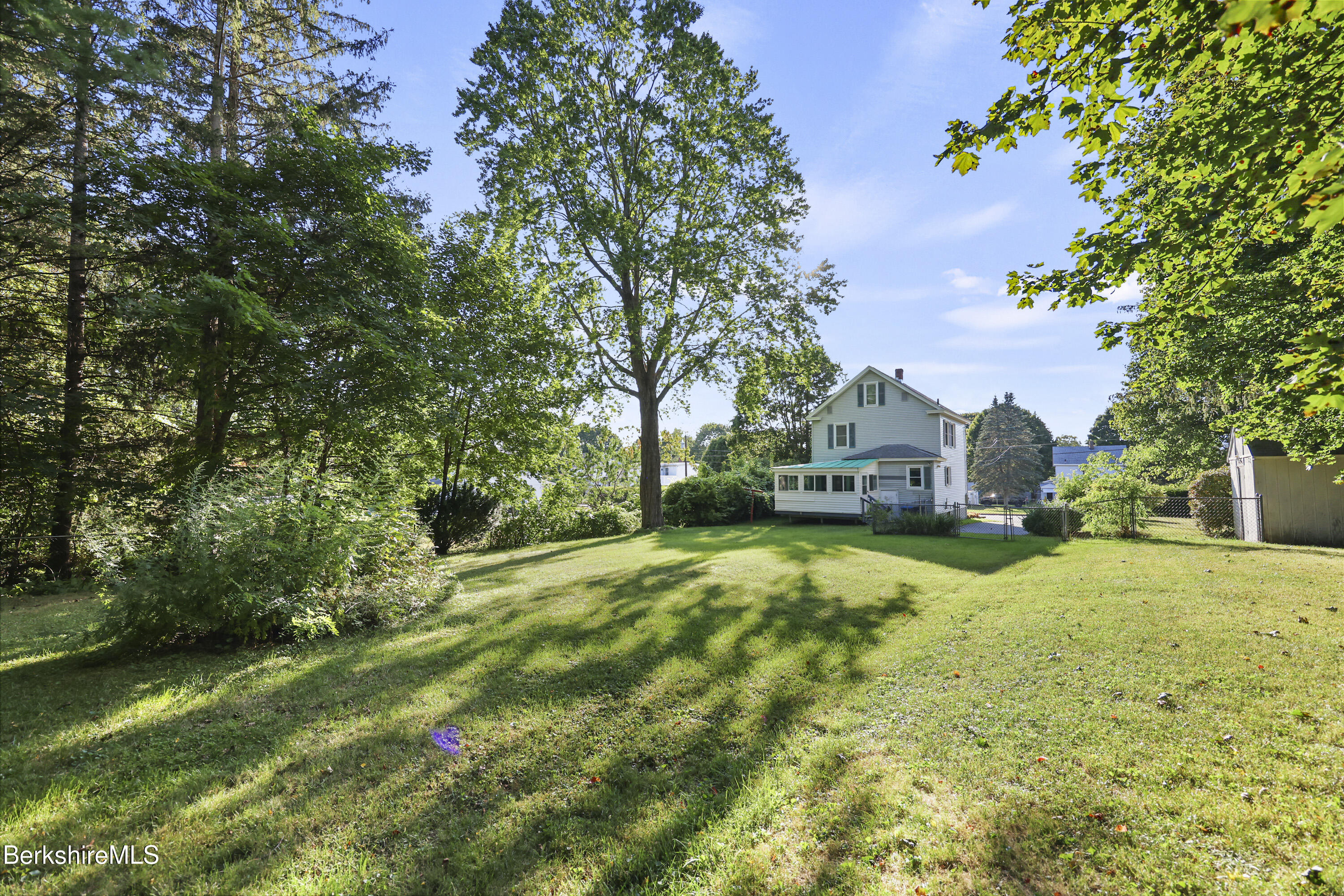 8 Mohegan St