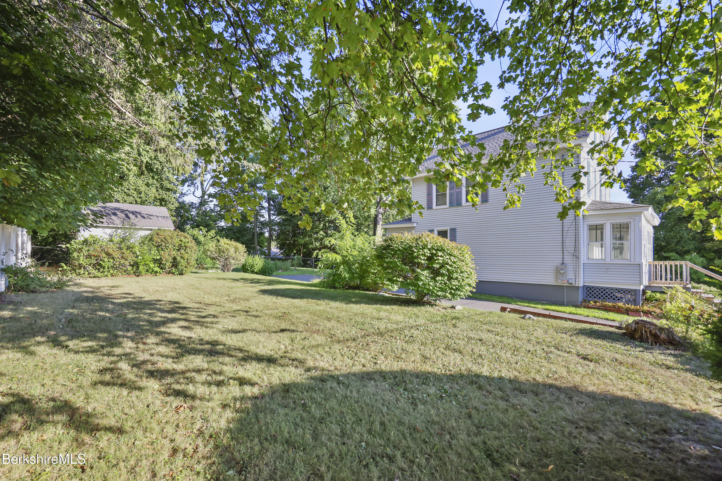 8 Mohegan St