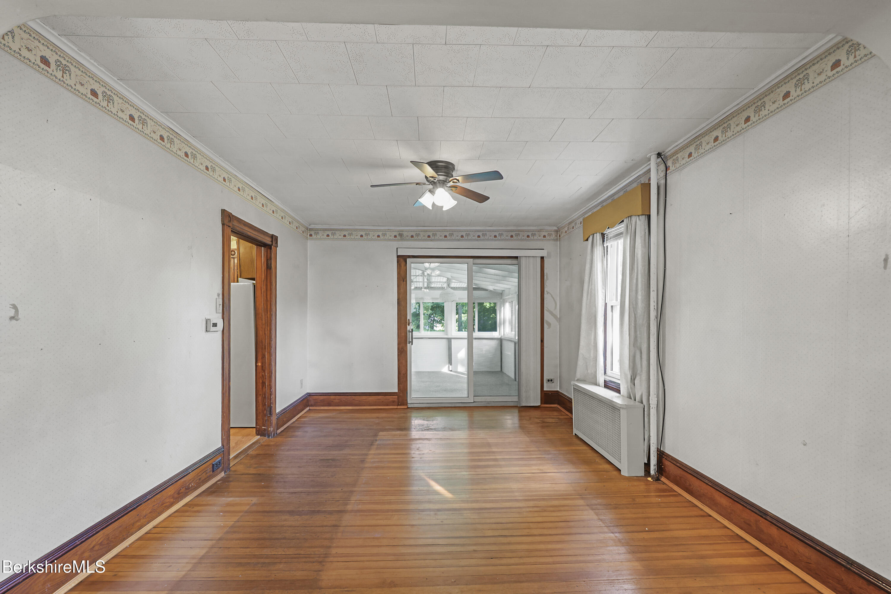 8 Mohegan St