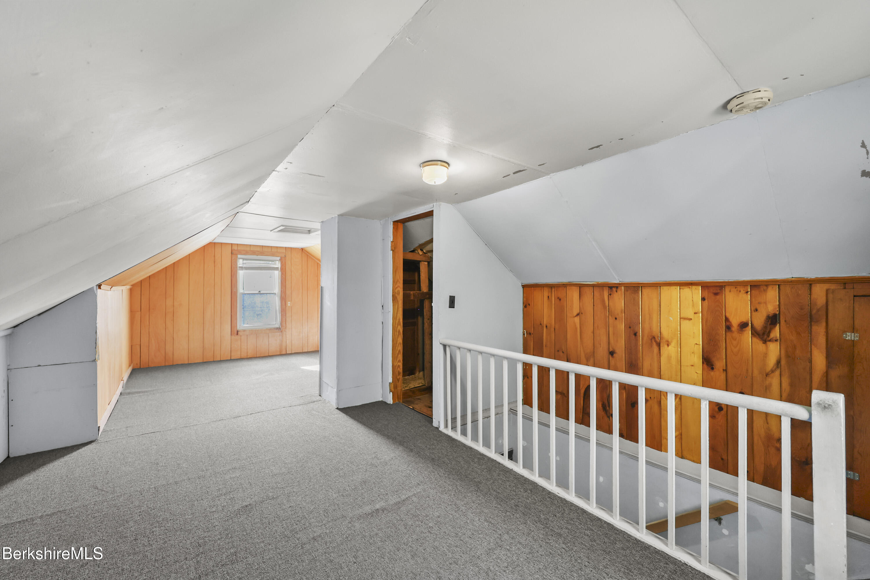 8 Mohegan St