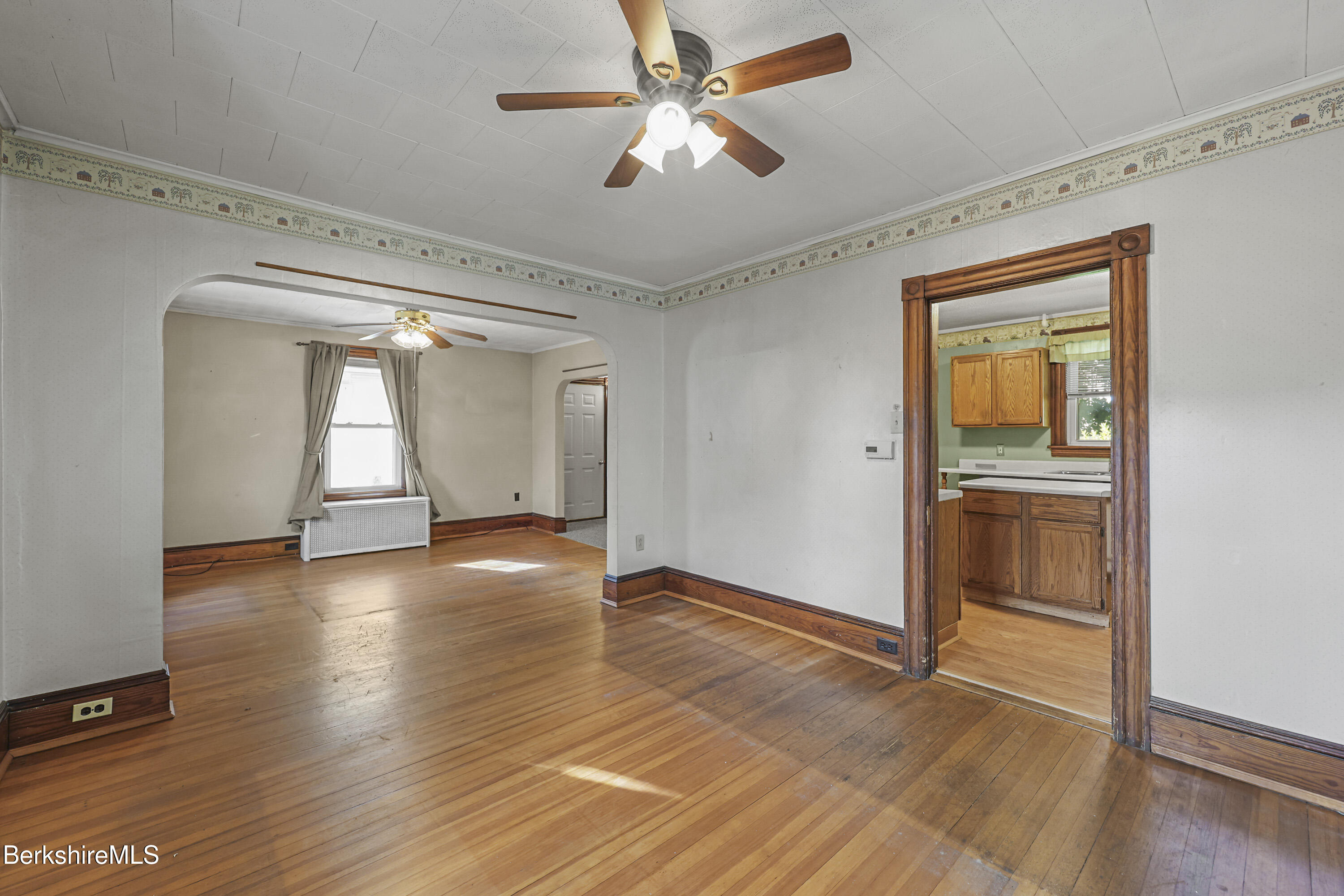 8 Mohegan St