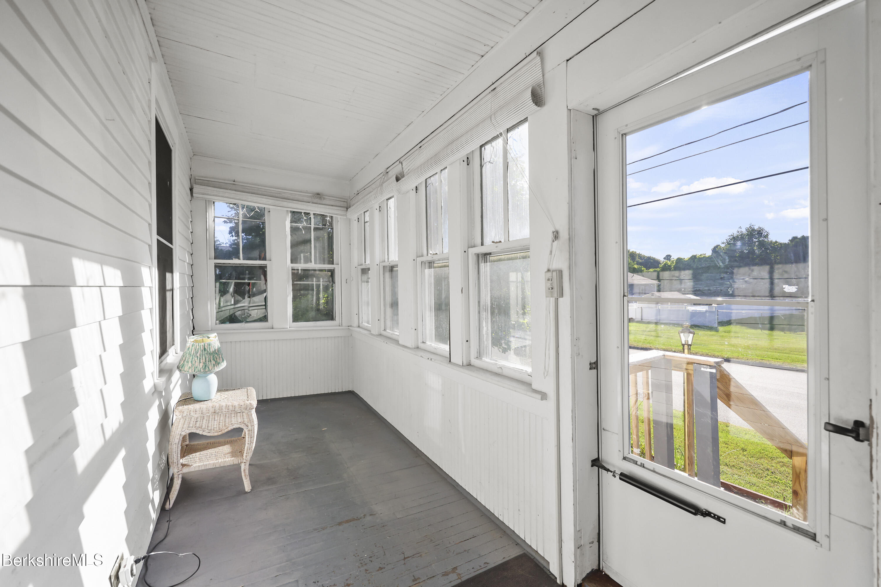 8 Mohegan St
