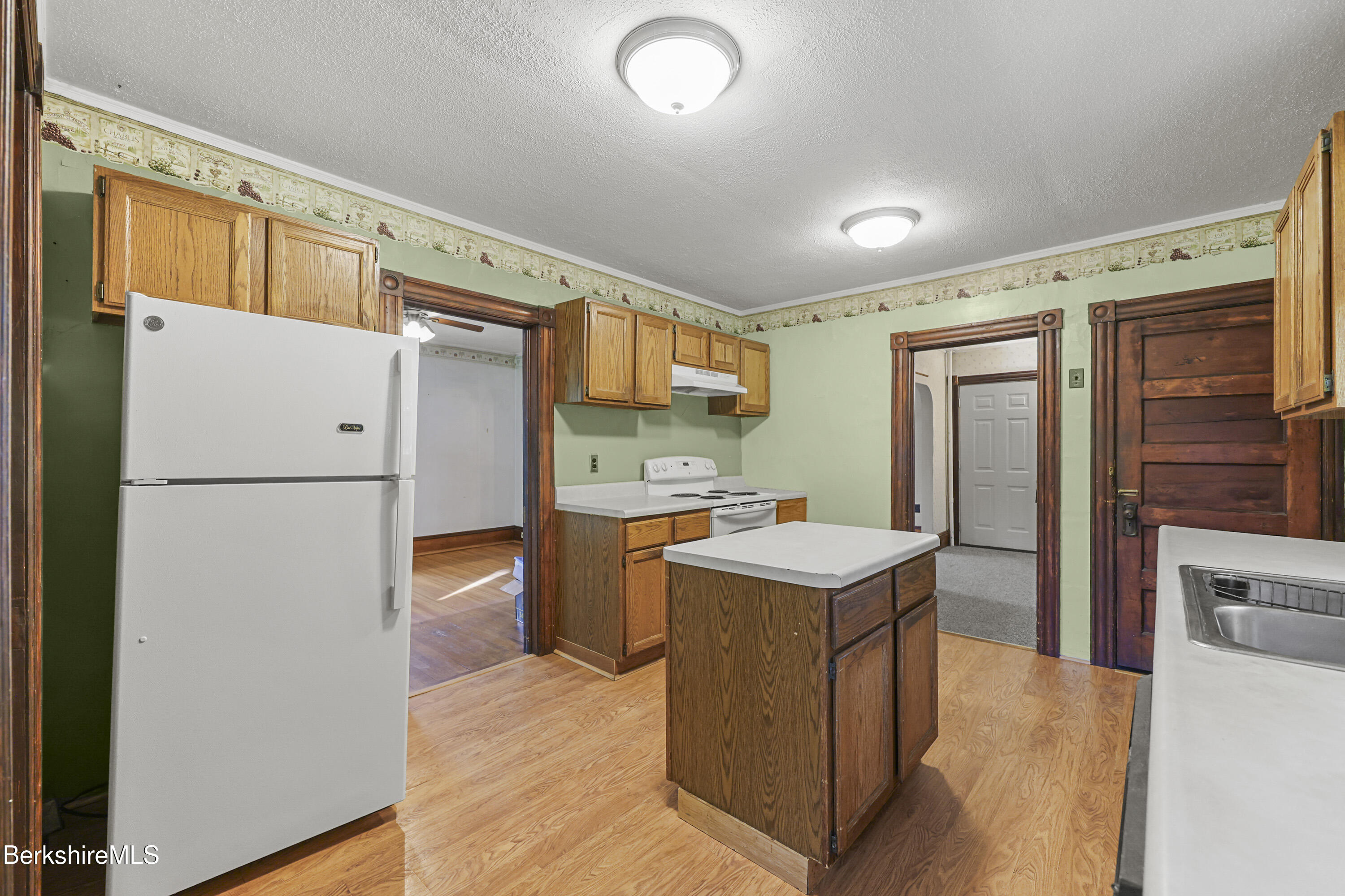 8 Mohegan St