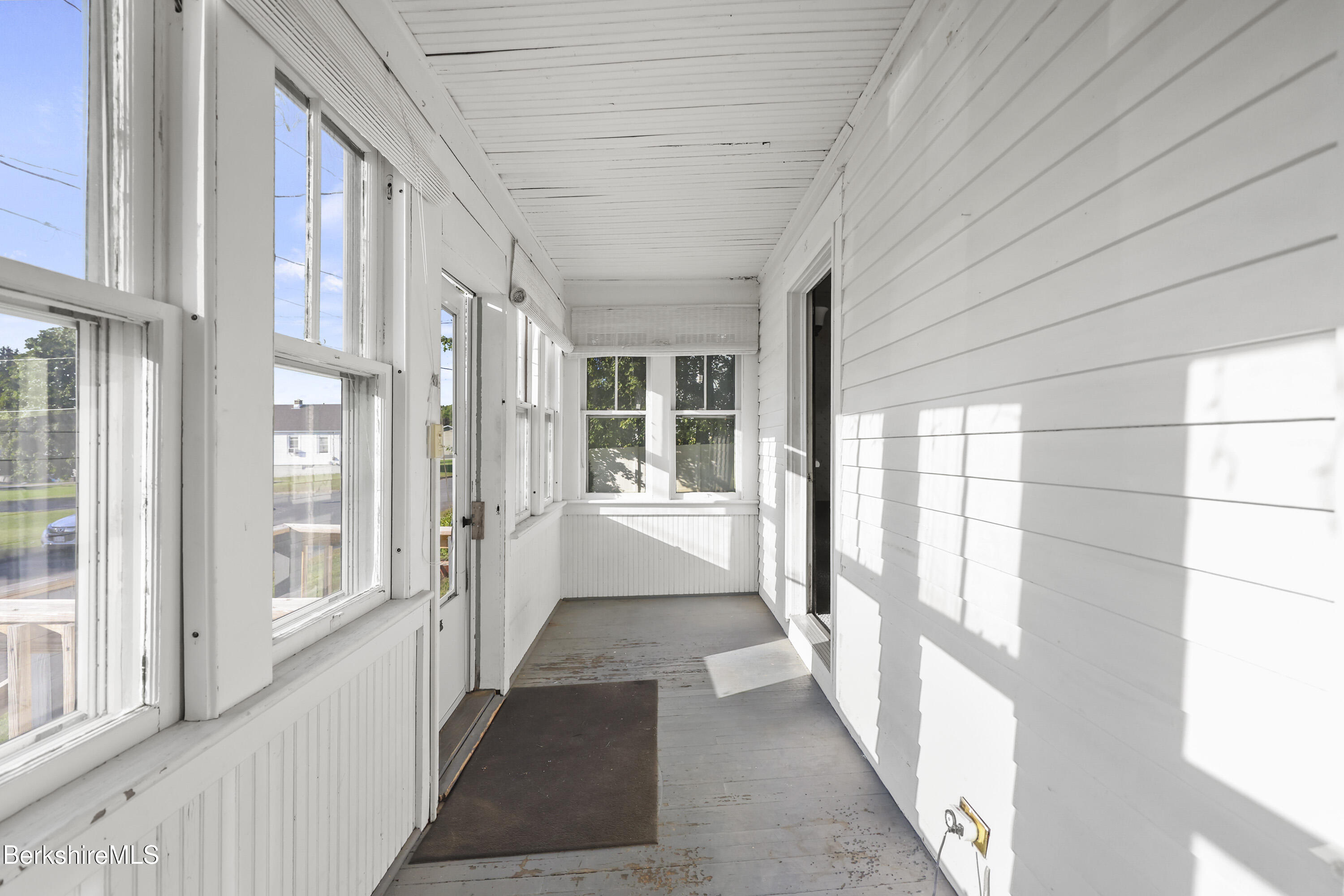 8 Mohegan St