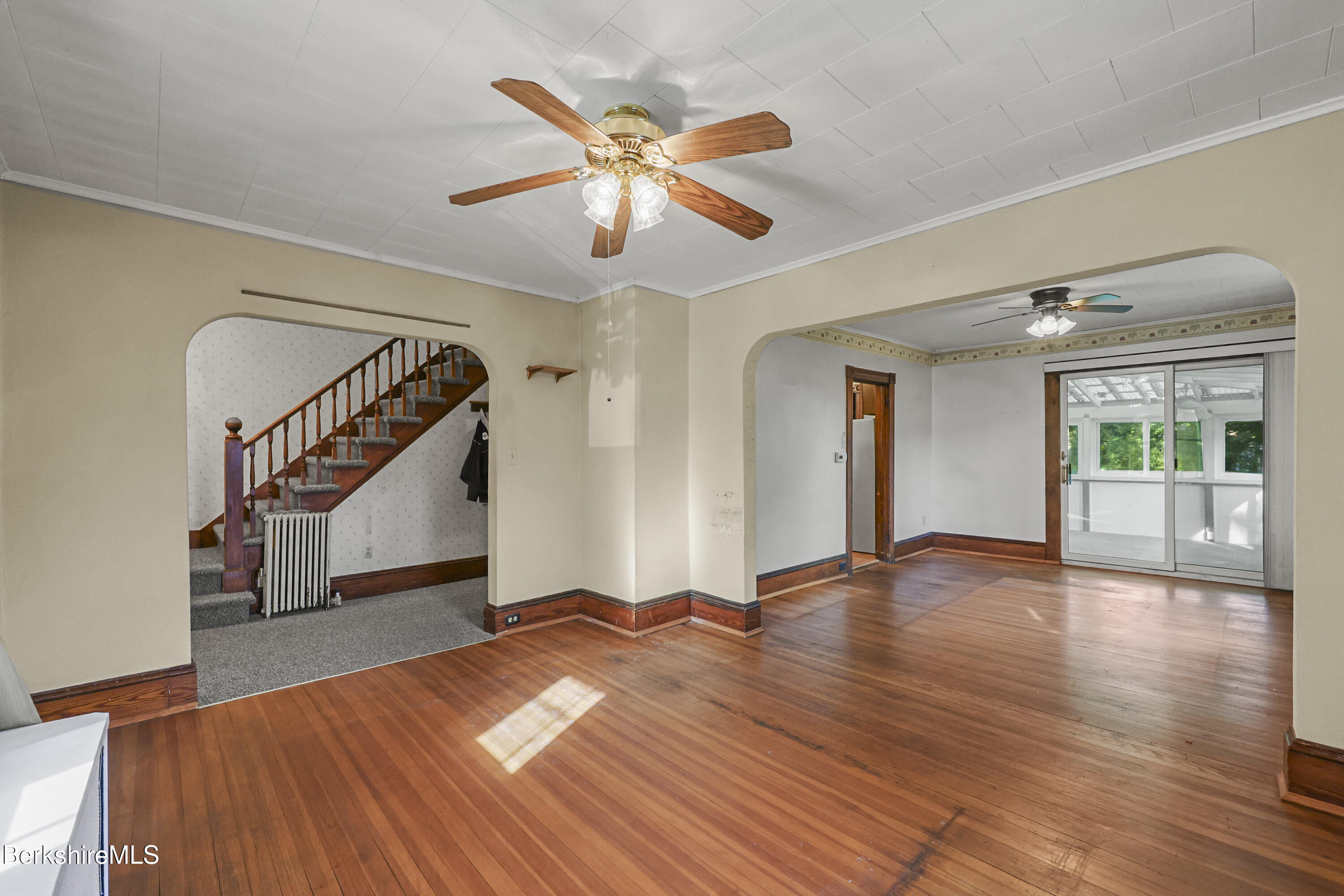 8 Mohegan St
