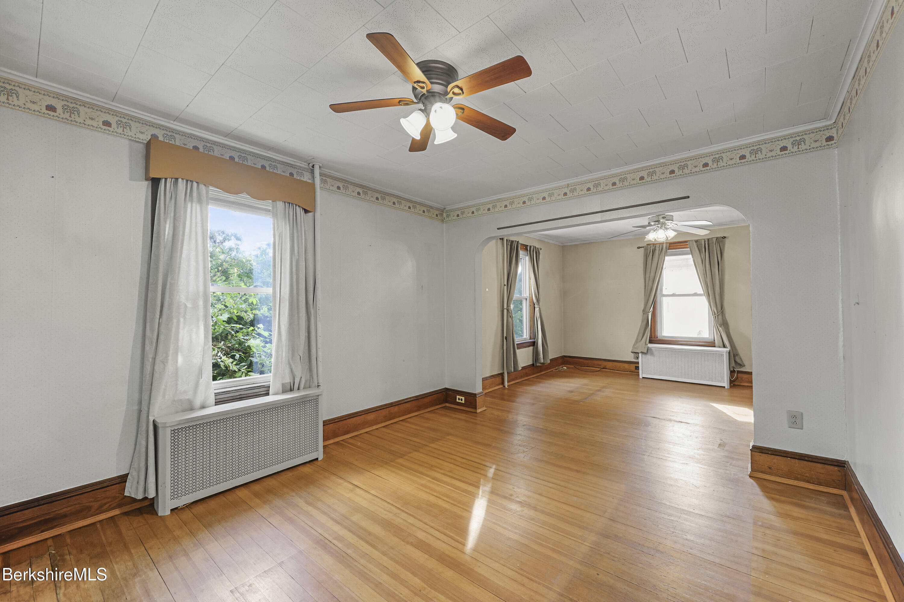 8 Mohegan St
