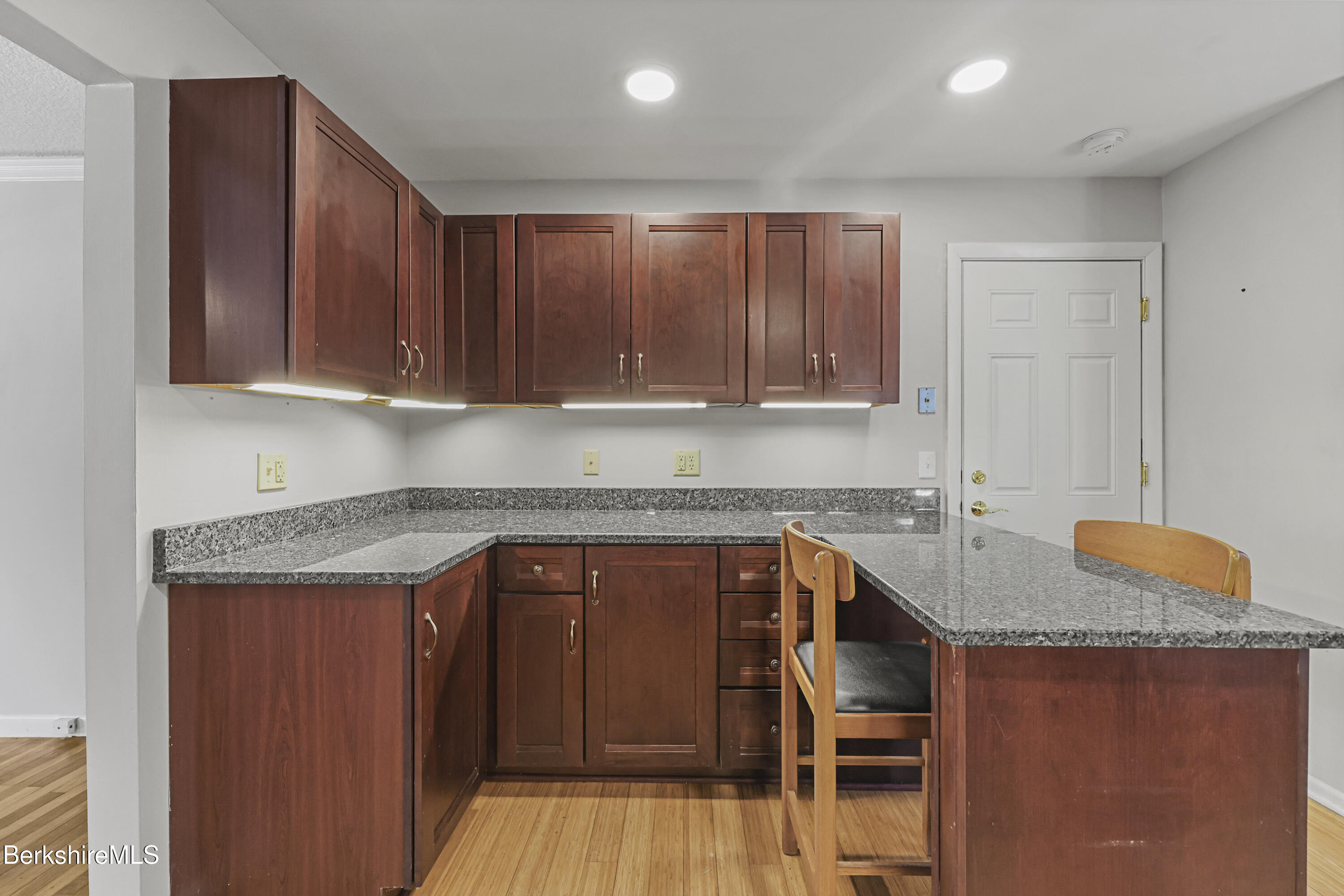 6-2 Morgan Manor 6-2