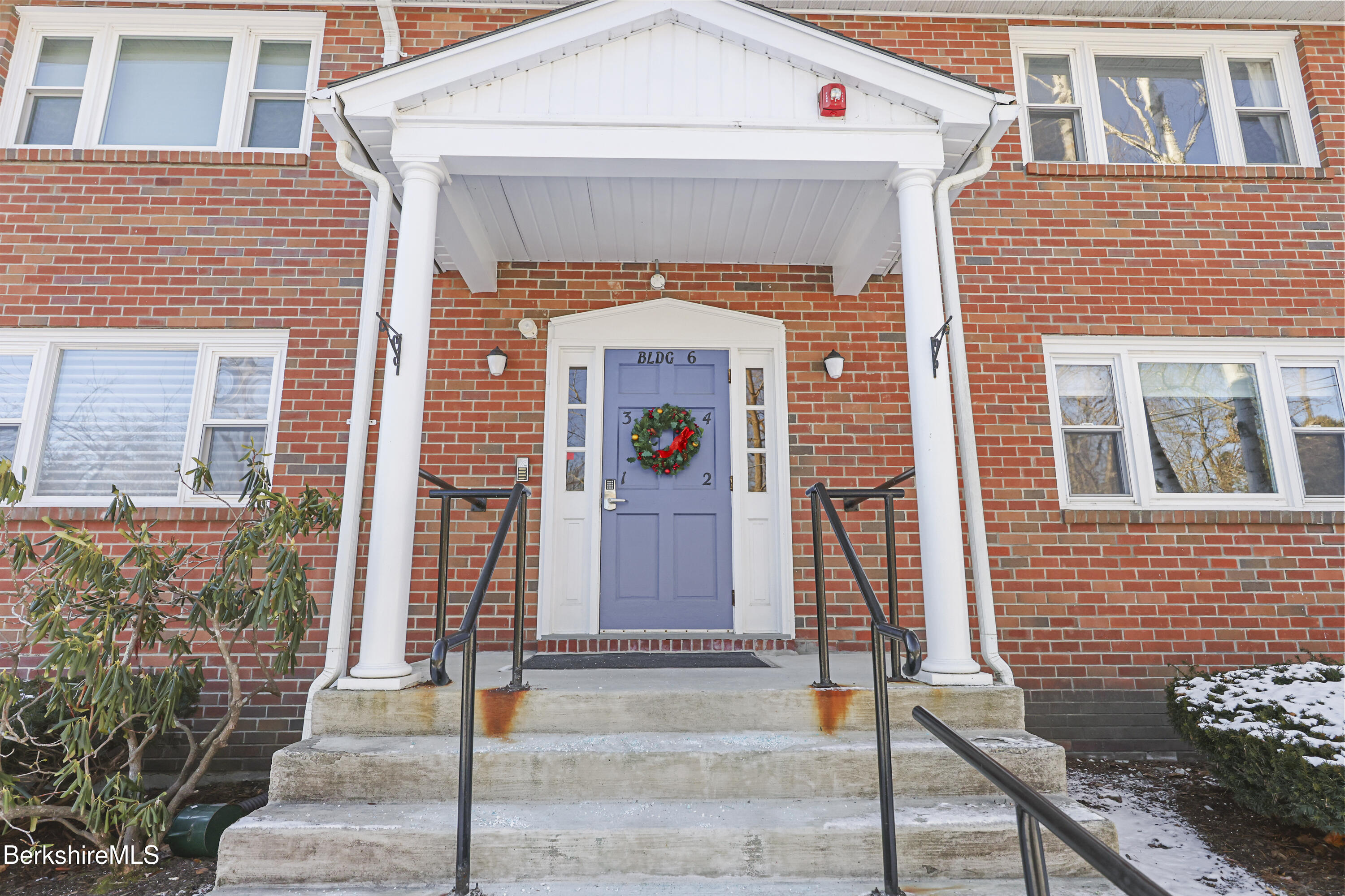 6-2 Morgan Manor 6-2