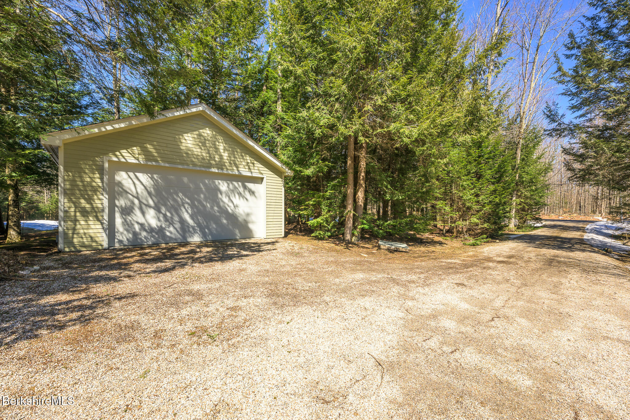 545 Center Rd