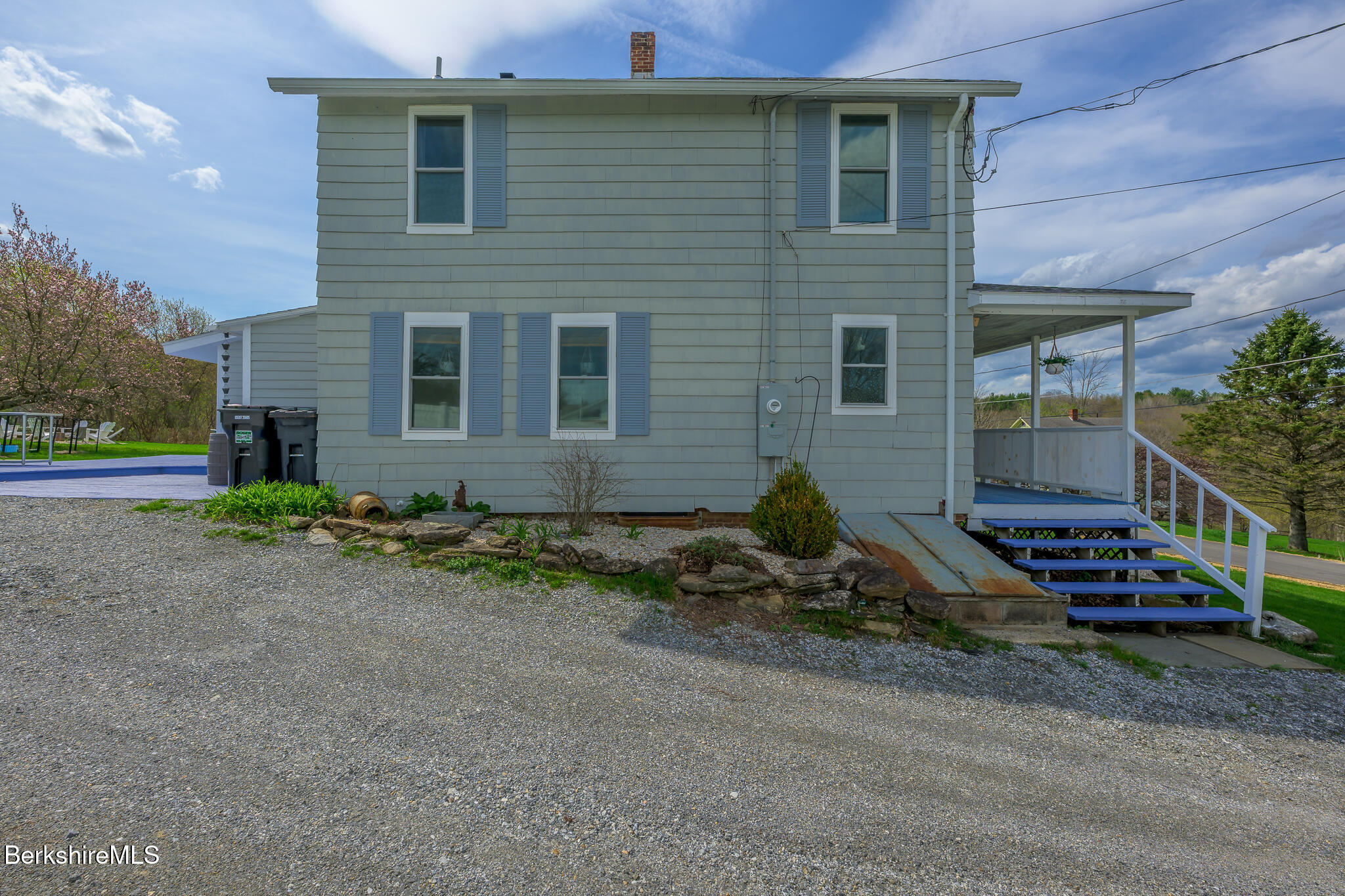 25 West Pine St