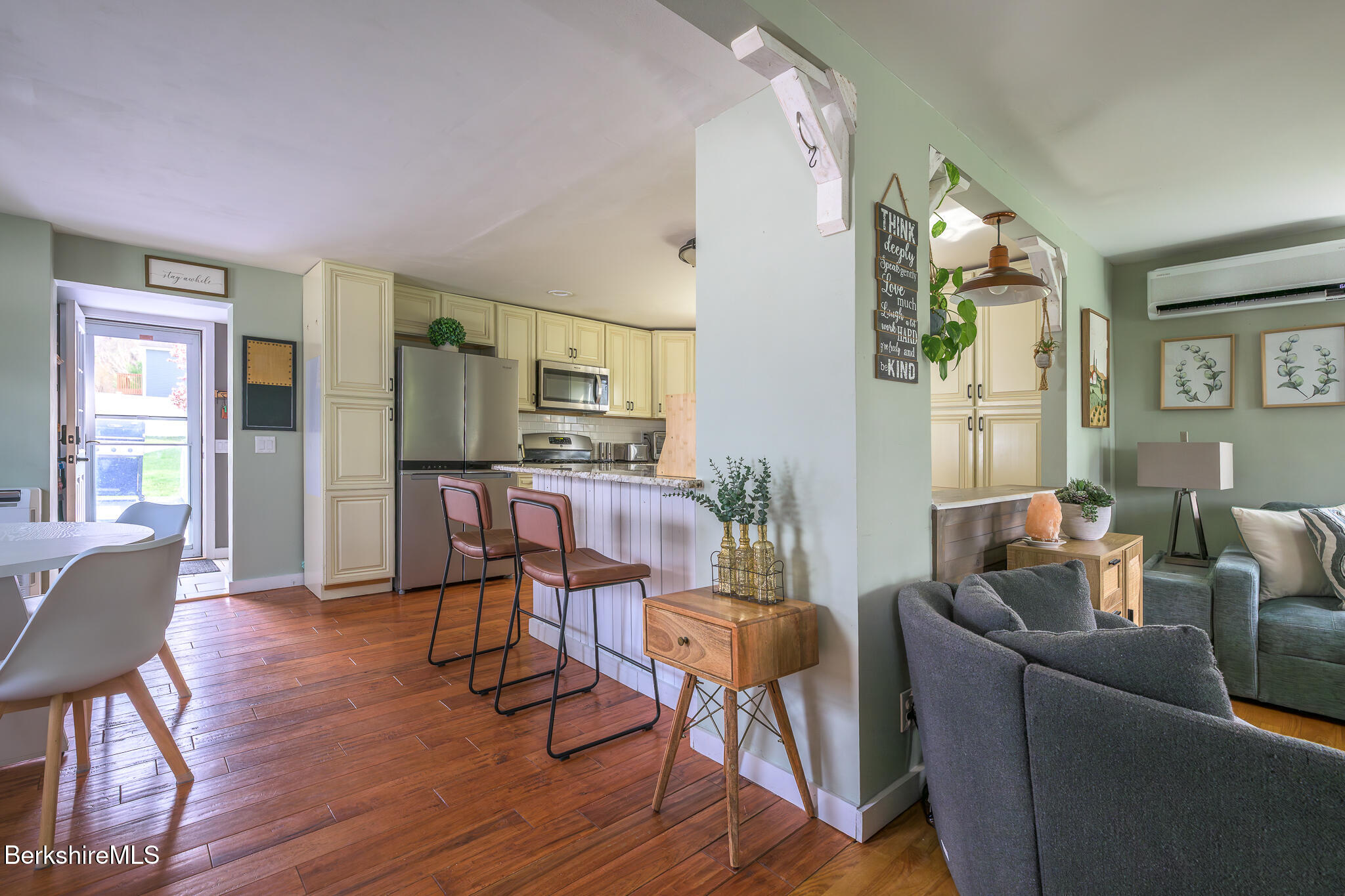 25 West Pine St