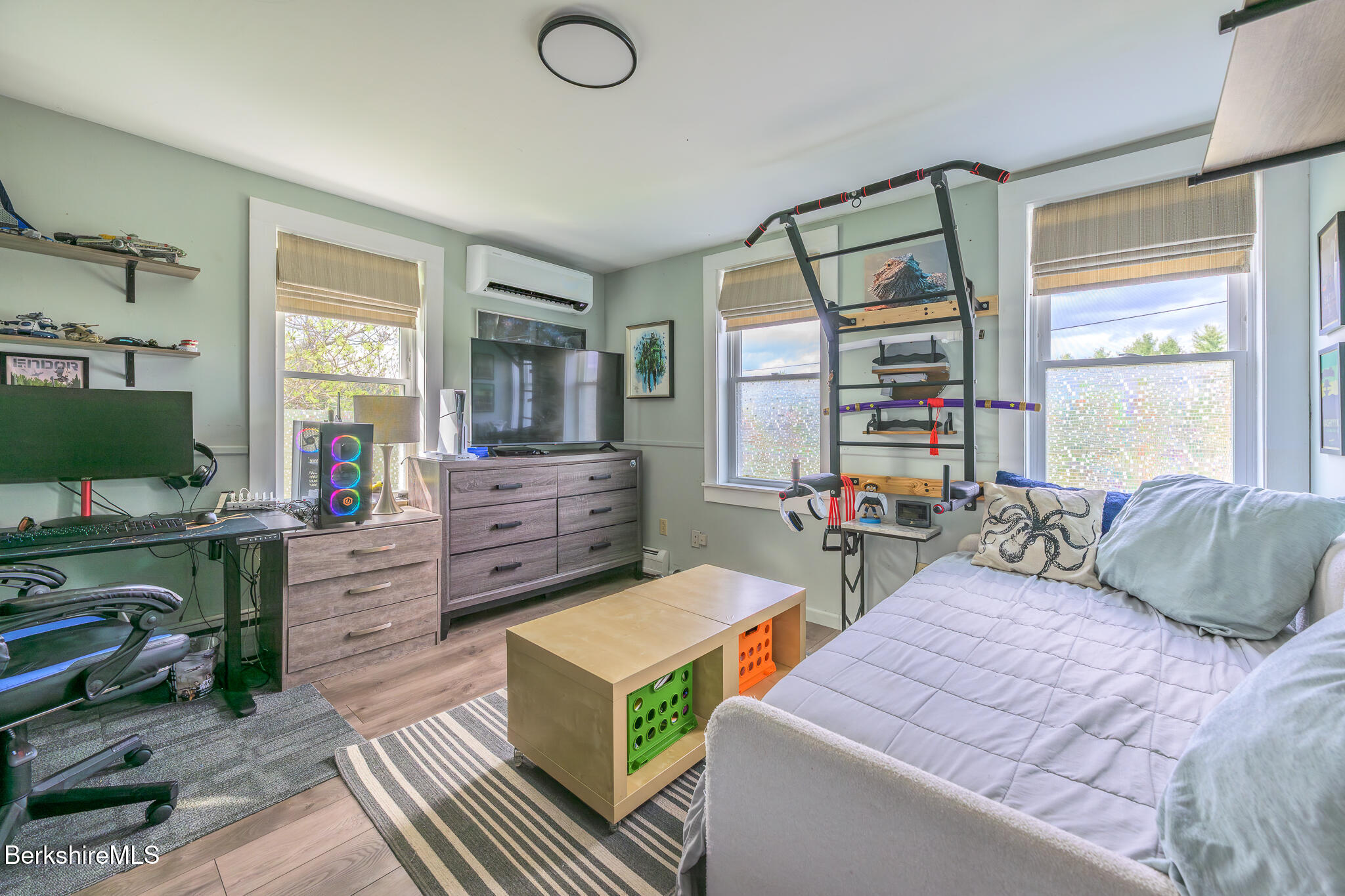 25 West Pine St