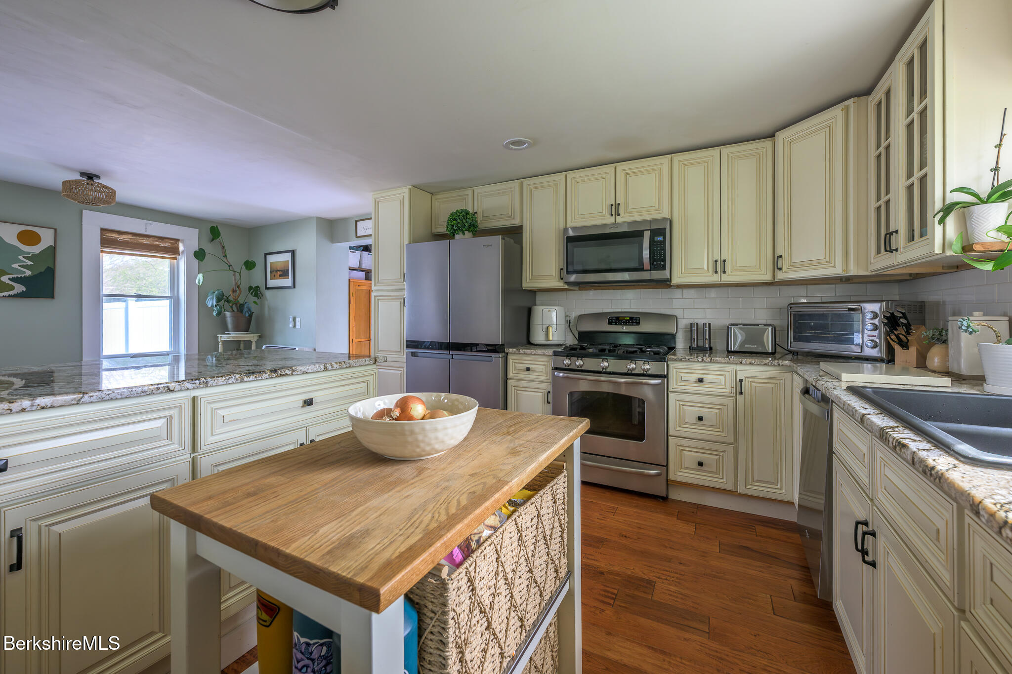 25 West Pine St