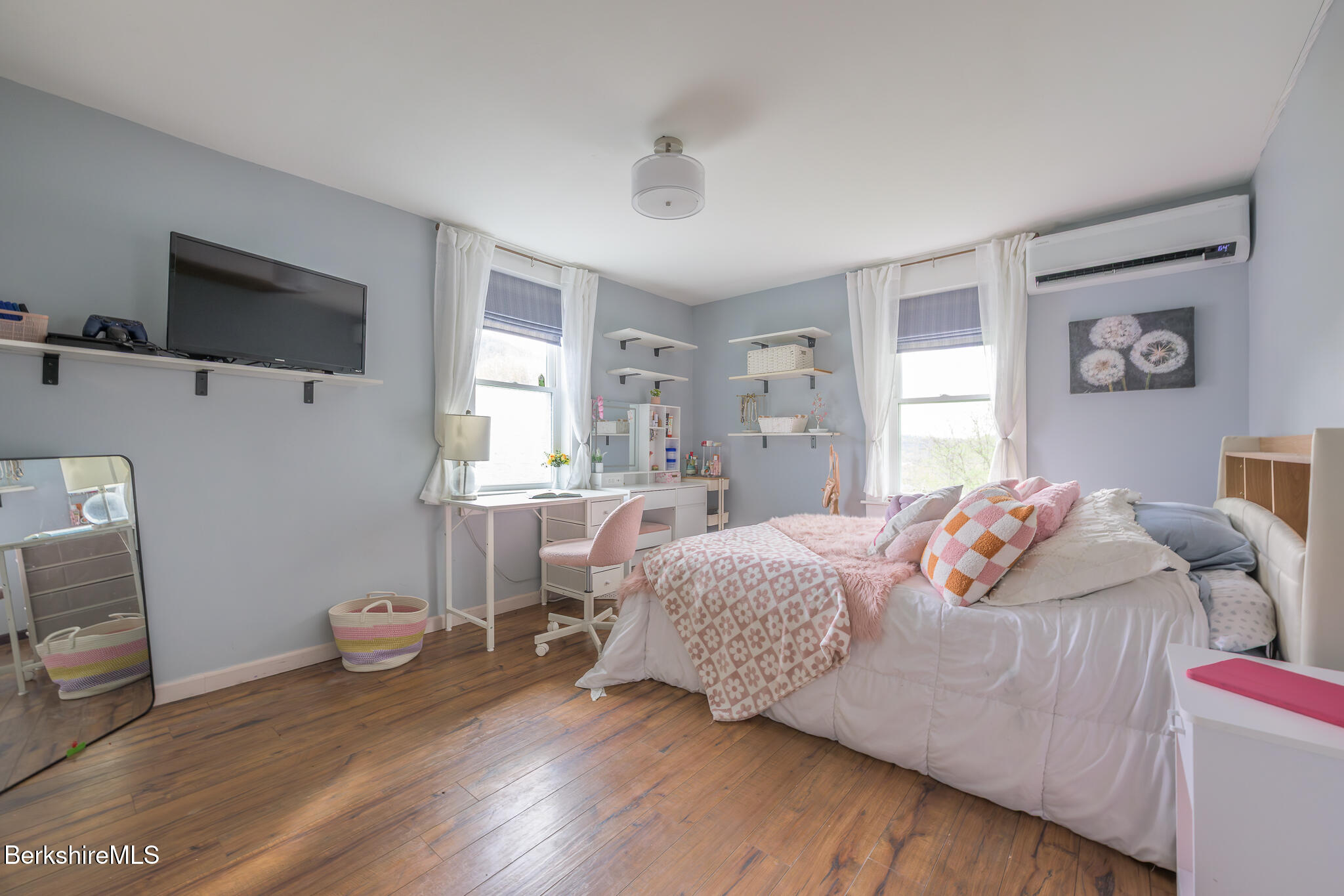 25 West Pine St