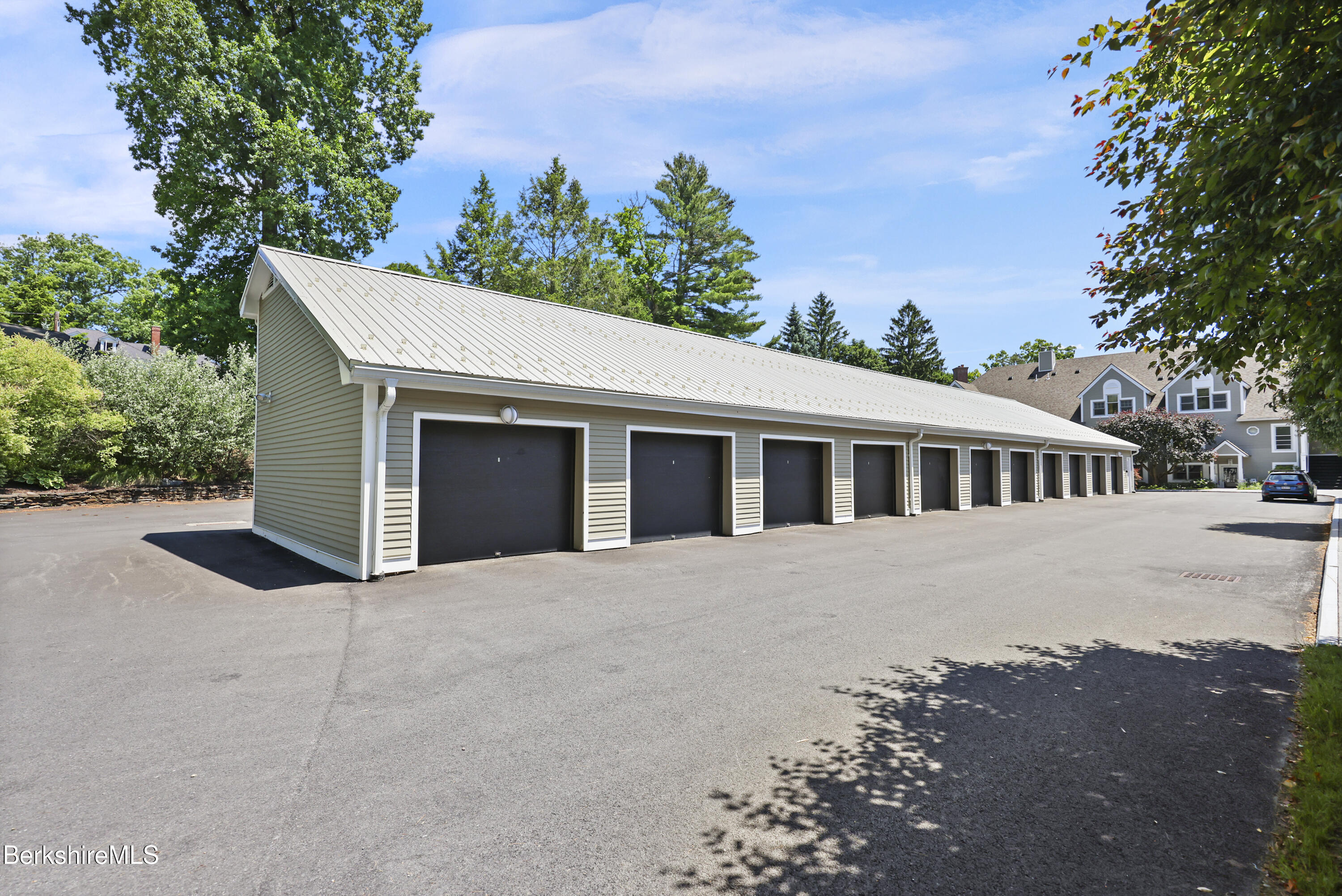 80 Taconic Ave 8