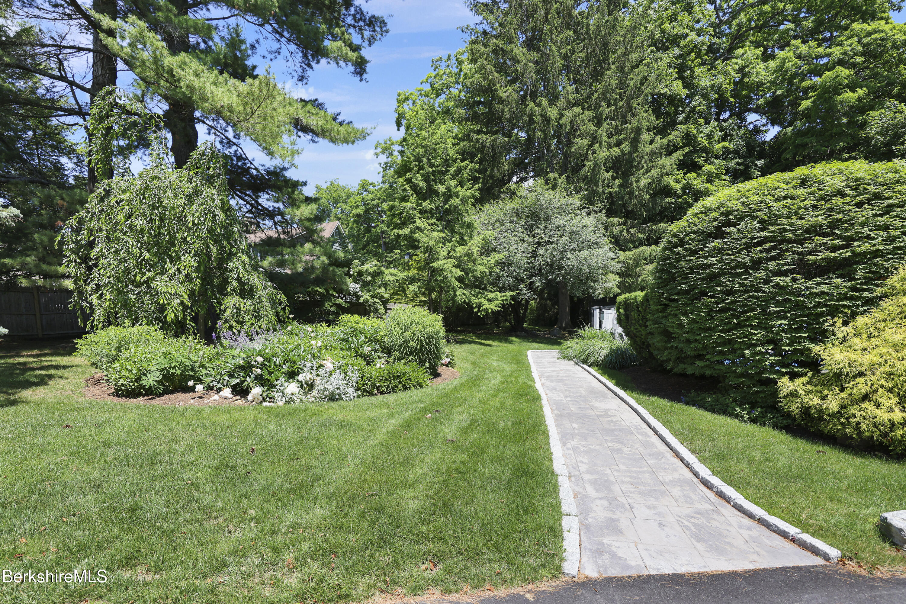 80 Taconic Ave 8