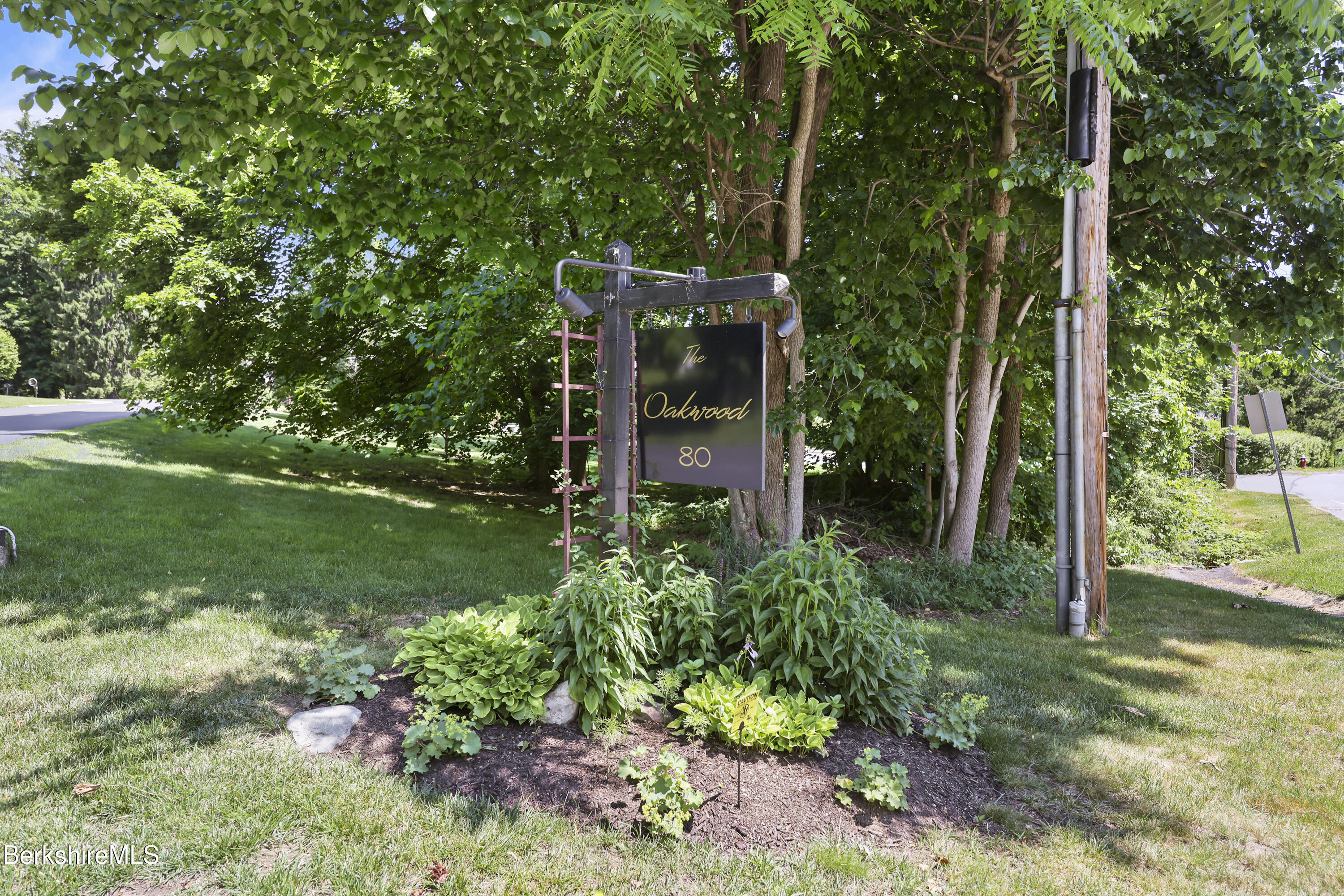 80 Taconic Ave 8