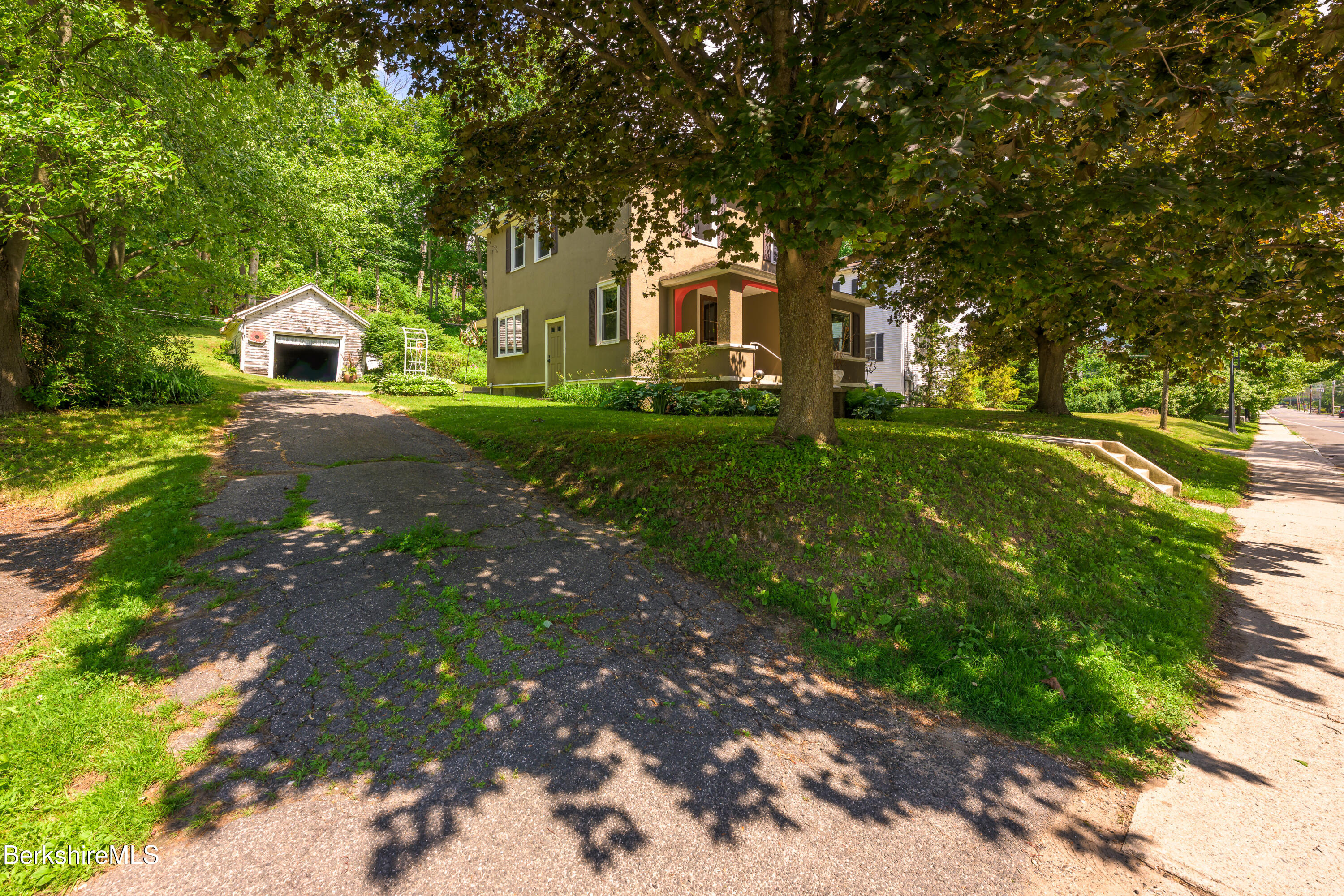 75 Housatonic St