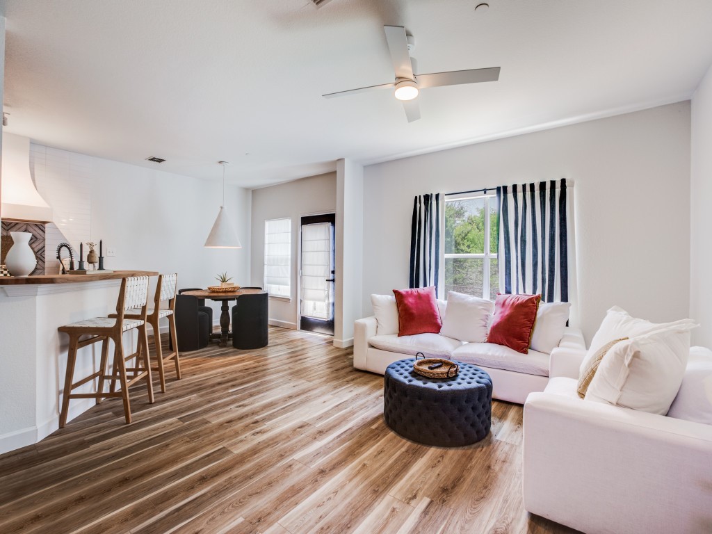 3305 Paisano Trail