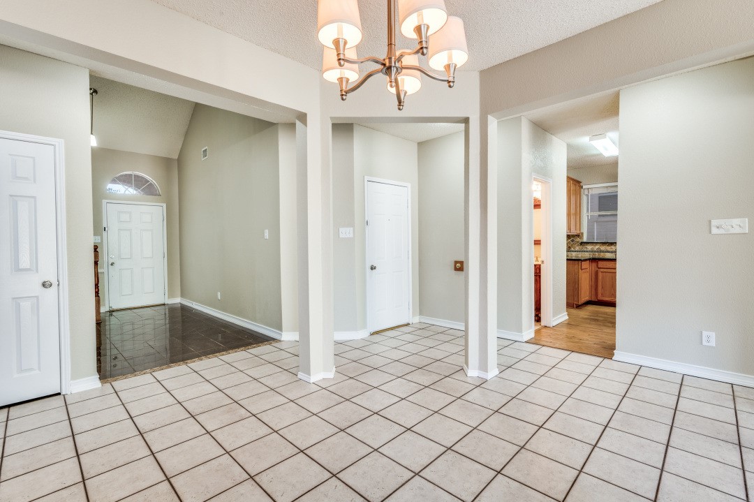 4933 Glenscape Trail