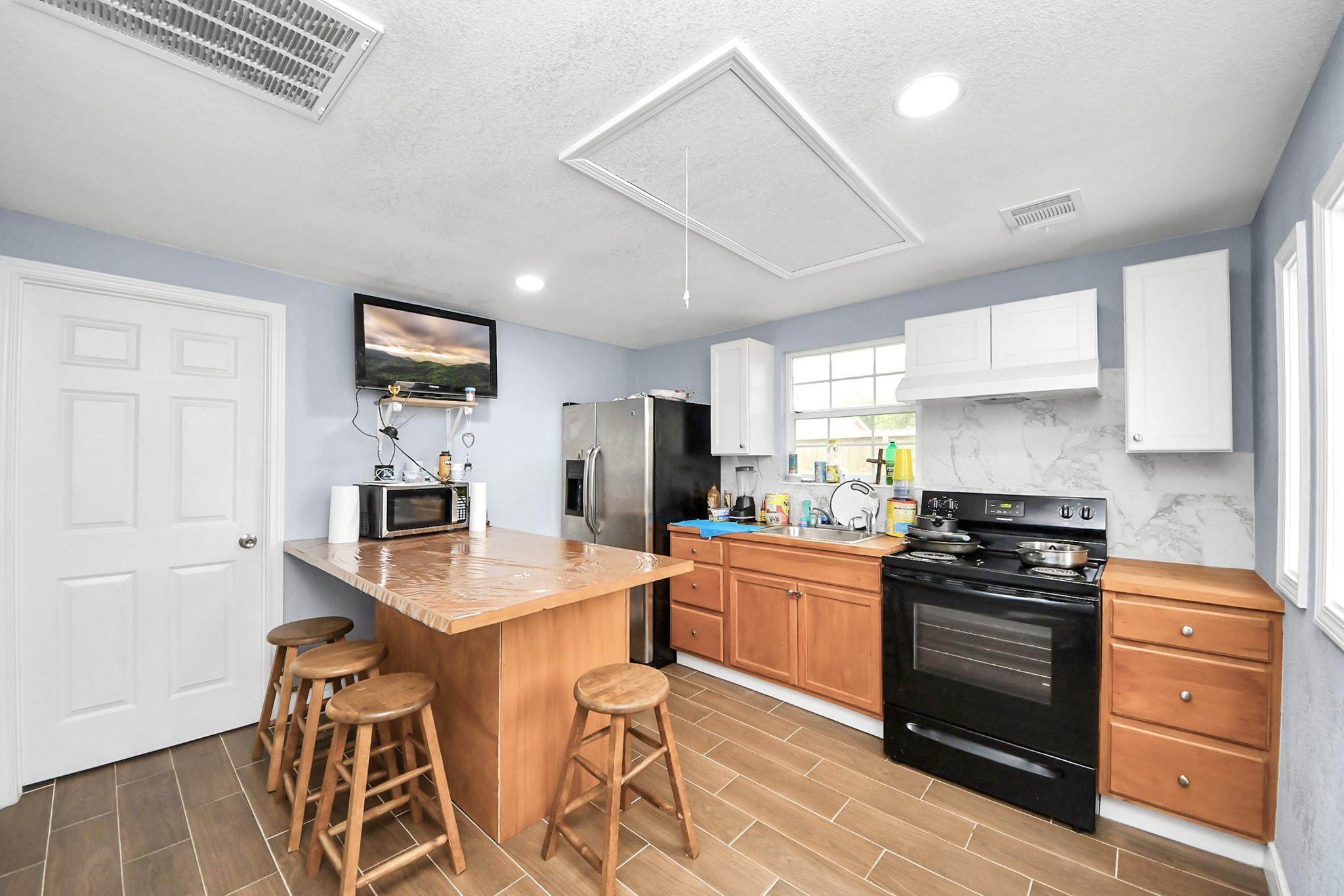 8125 Darlington Drive