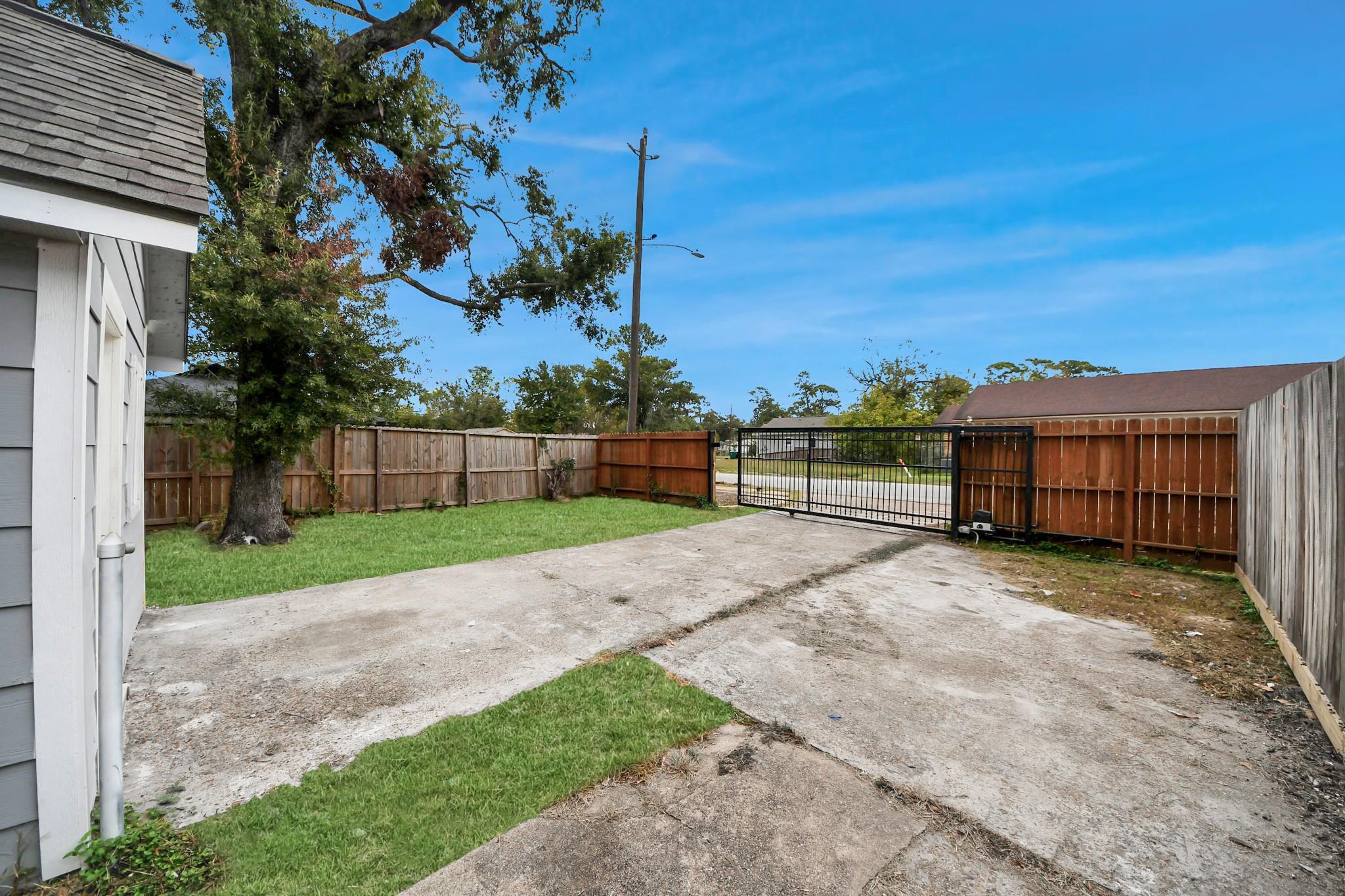 8125 Darlington Drive