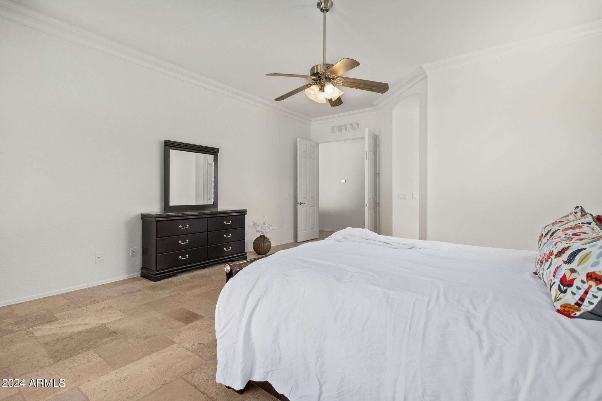 9412 E HILLVIEW Circle