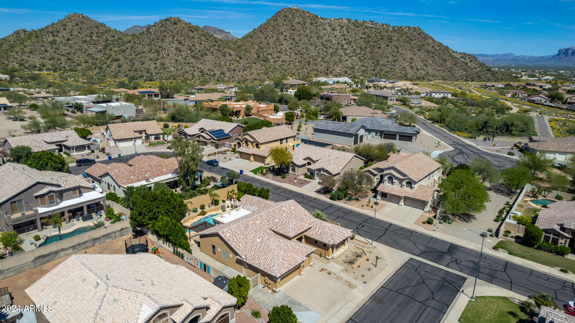 9412 E HILLVIEW Circle