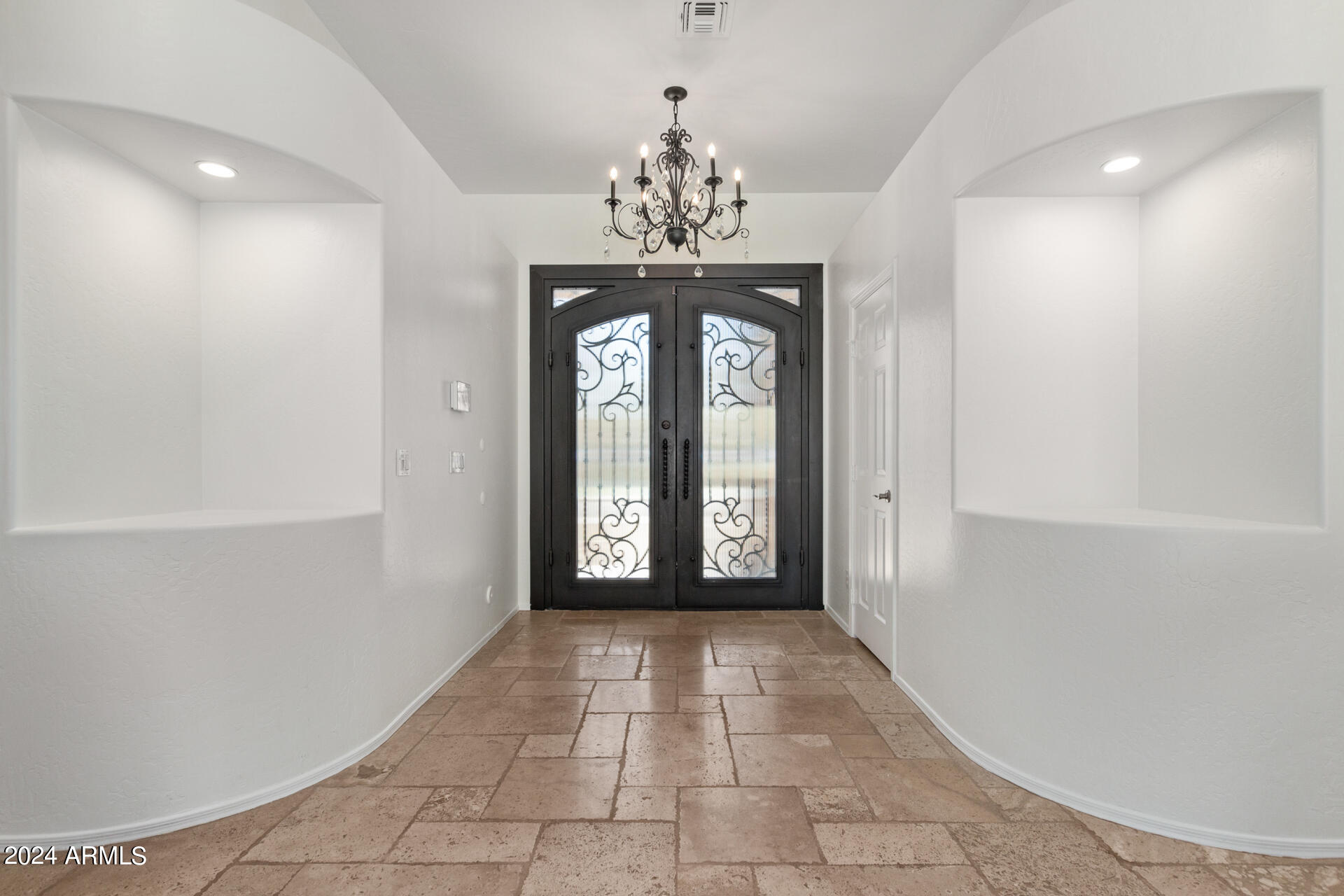 9412 E HILLVIEW Circle